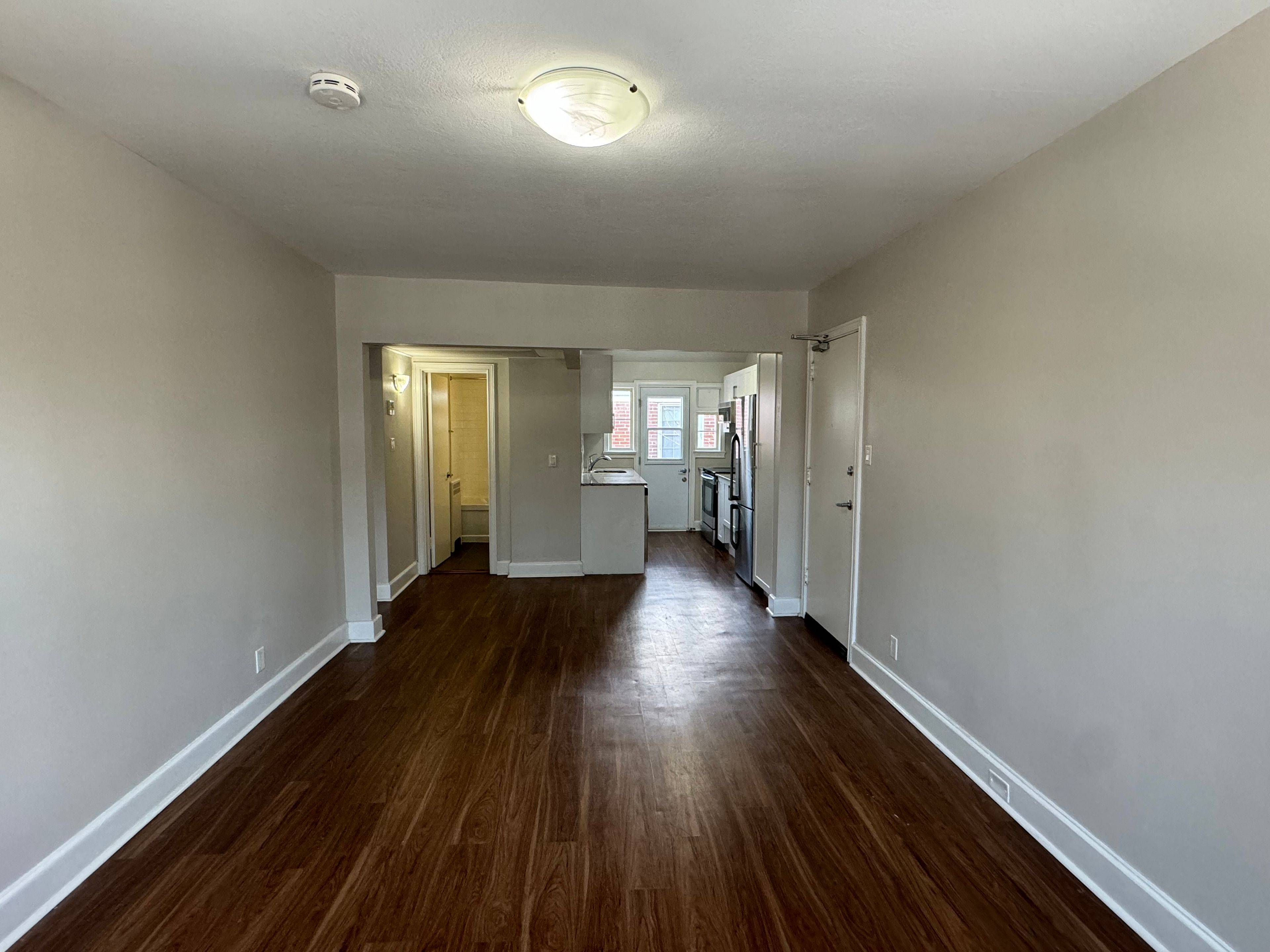 Toronto C11, ON M4G 3A5,1351 Bayview AVE #U03