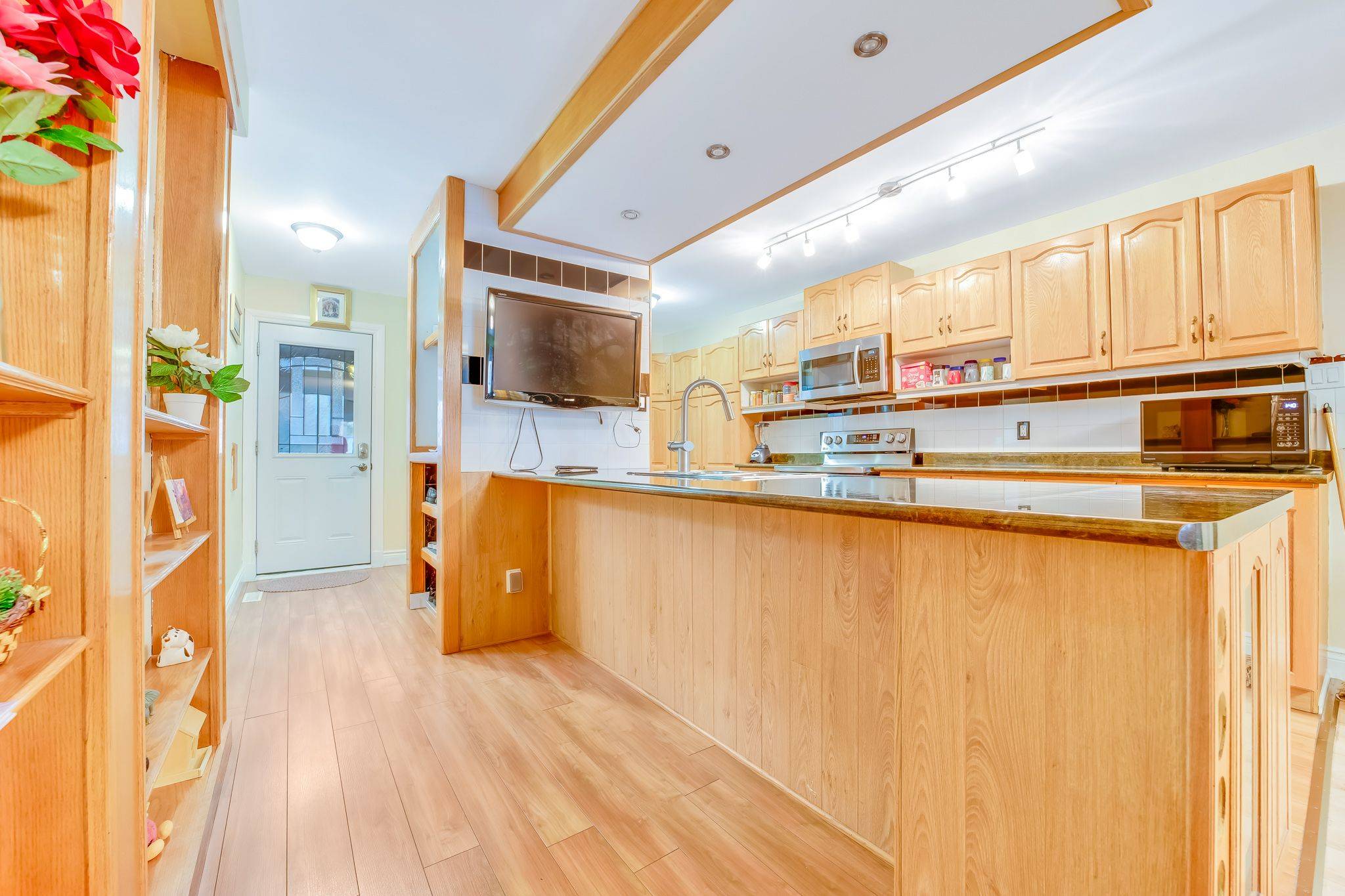 Toronto E11, ON M1B 4K4,47 Jacob Fisher DR