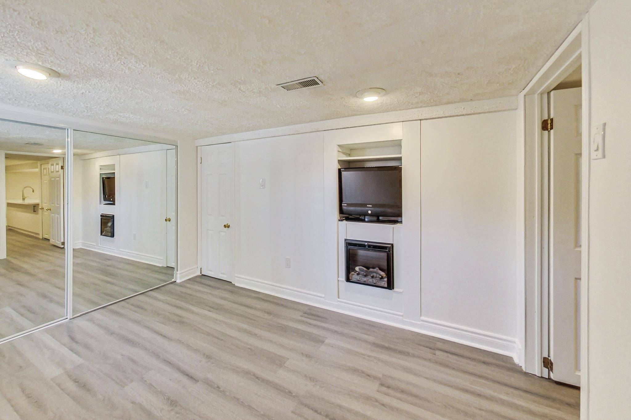 Toronto E03, ON M4B 2A1,40 Tiago AVE #Lower level