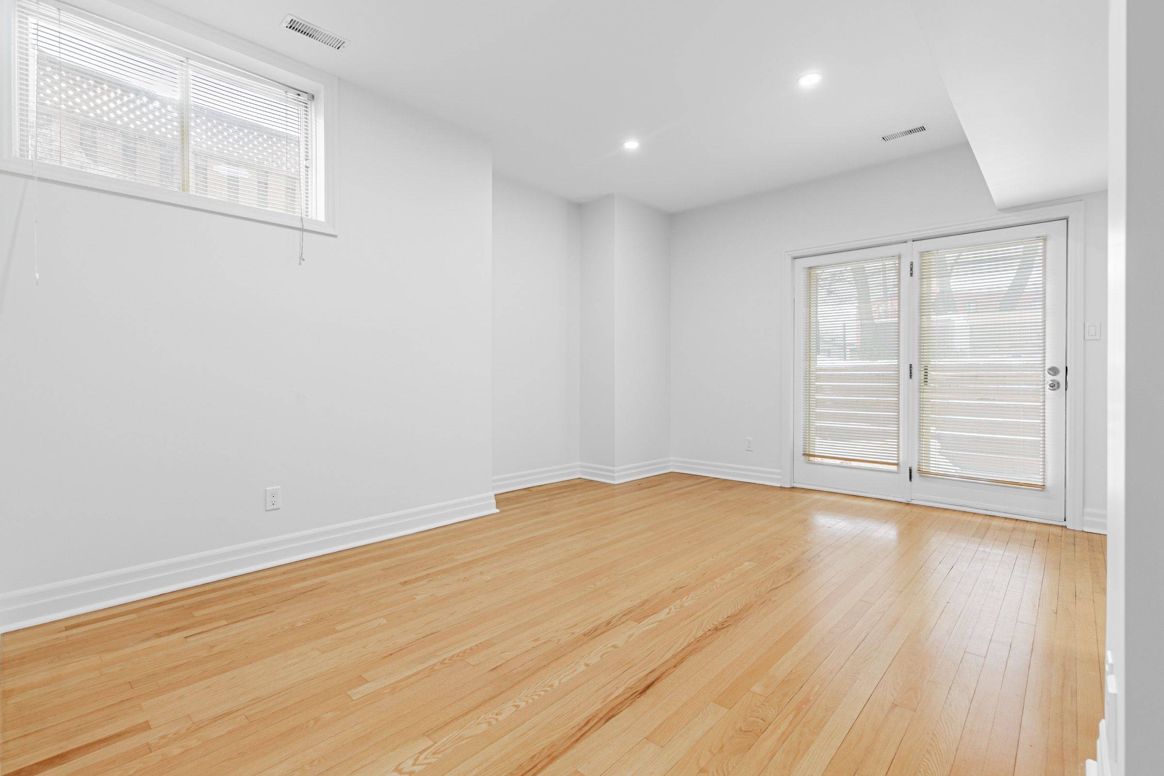 Toronto E08, ON M1M 2M2,44 Thatcher AVE #Lower