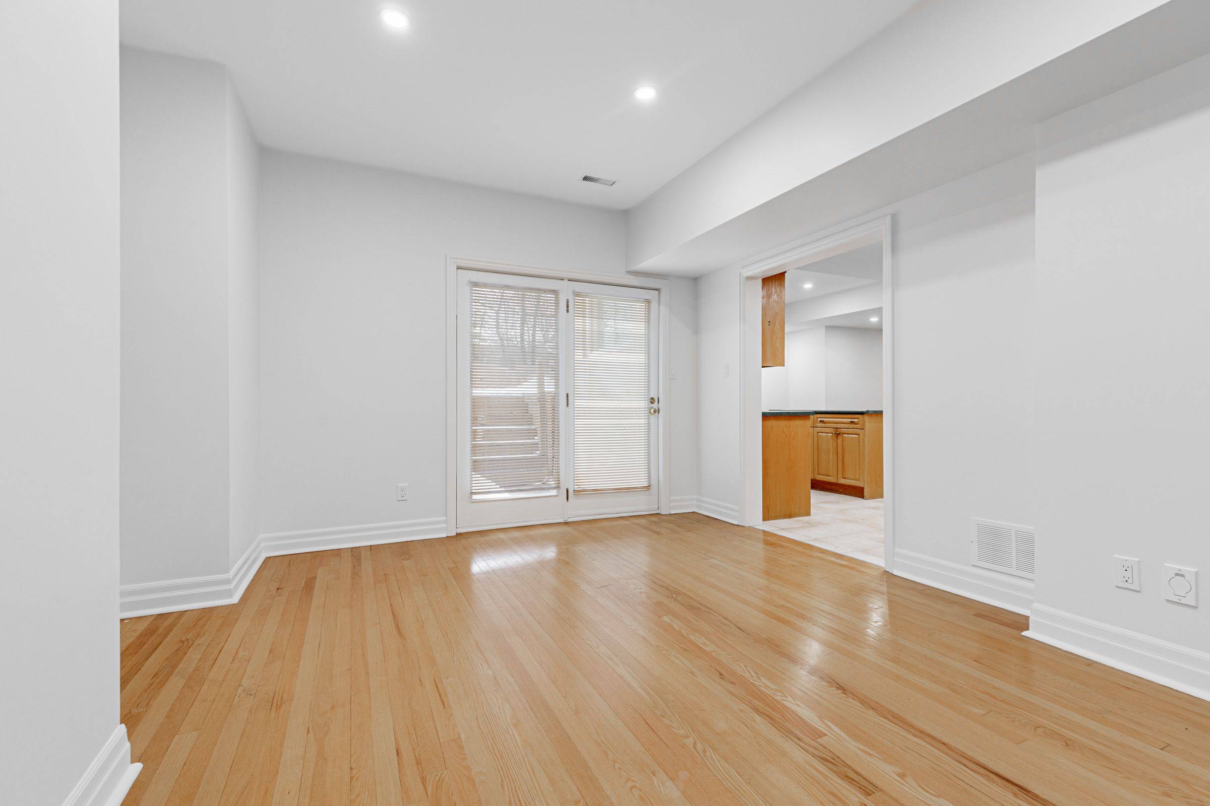 Toronto E08, ON M1M 2M2,44 Thatcher AVE #Lower