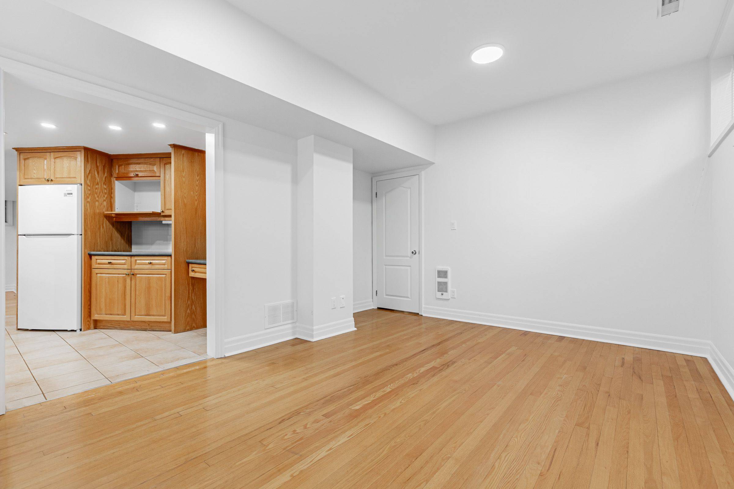 Toronto E08, ON M1M 2M2,44 Thatcher AVE #Lower