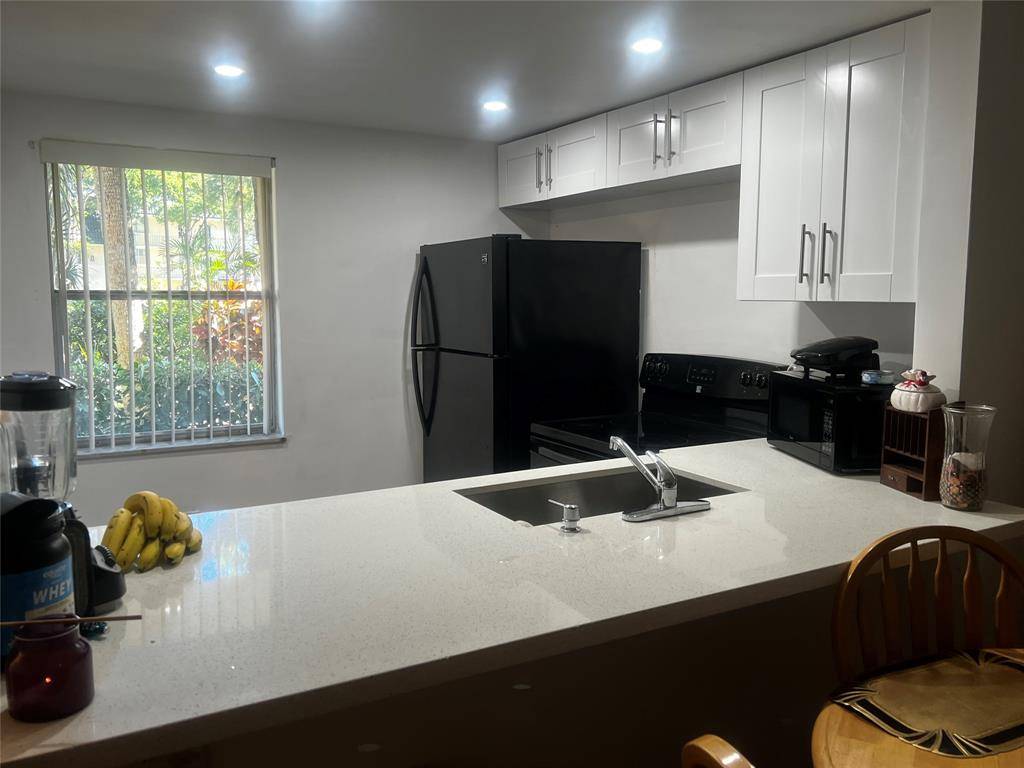 Tamarac, FL 33321,9091 Lime Bay Blvd #114