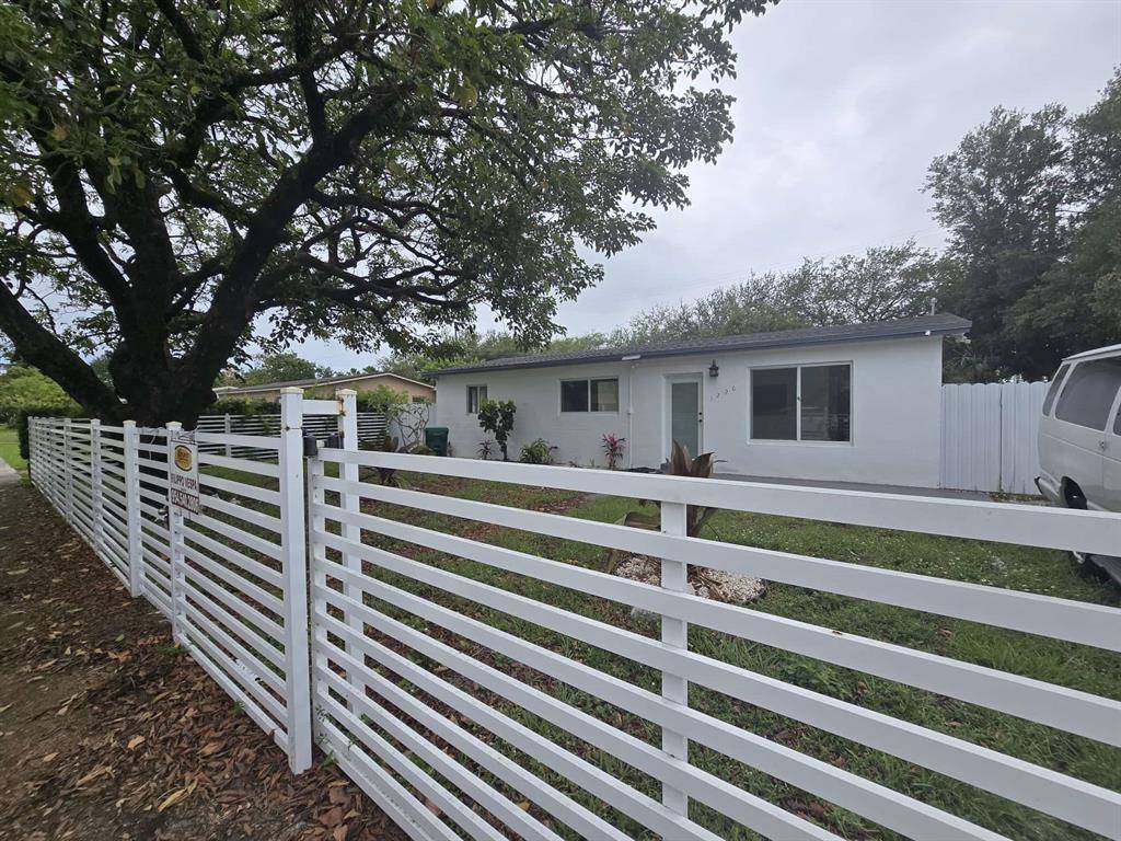 Miami, FL 33179,1220 NE 206th St