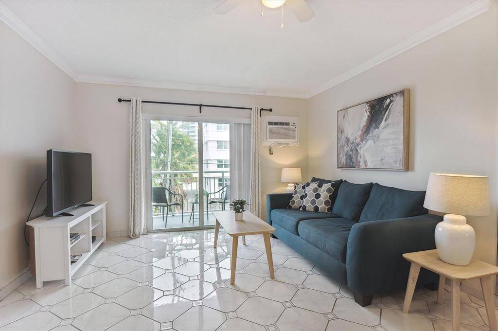 Fort Lauderdale, FL 33304,720 Orton Ave #206