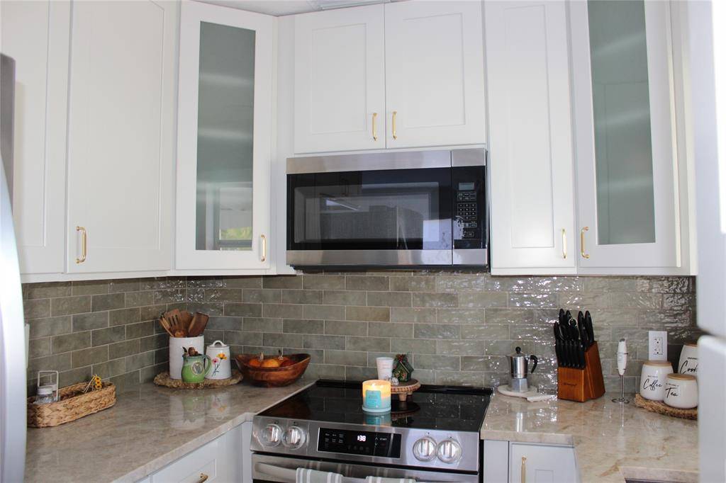 Port St Lucie, FL 34983,421 SE Solaz Ave