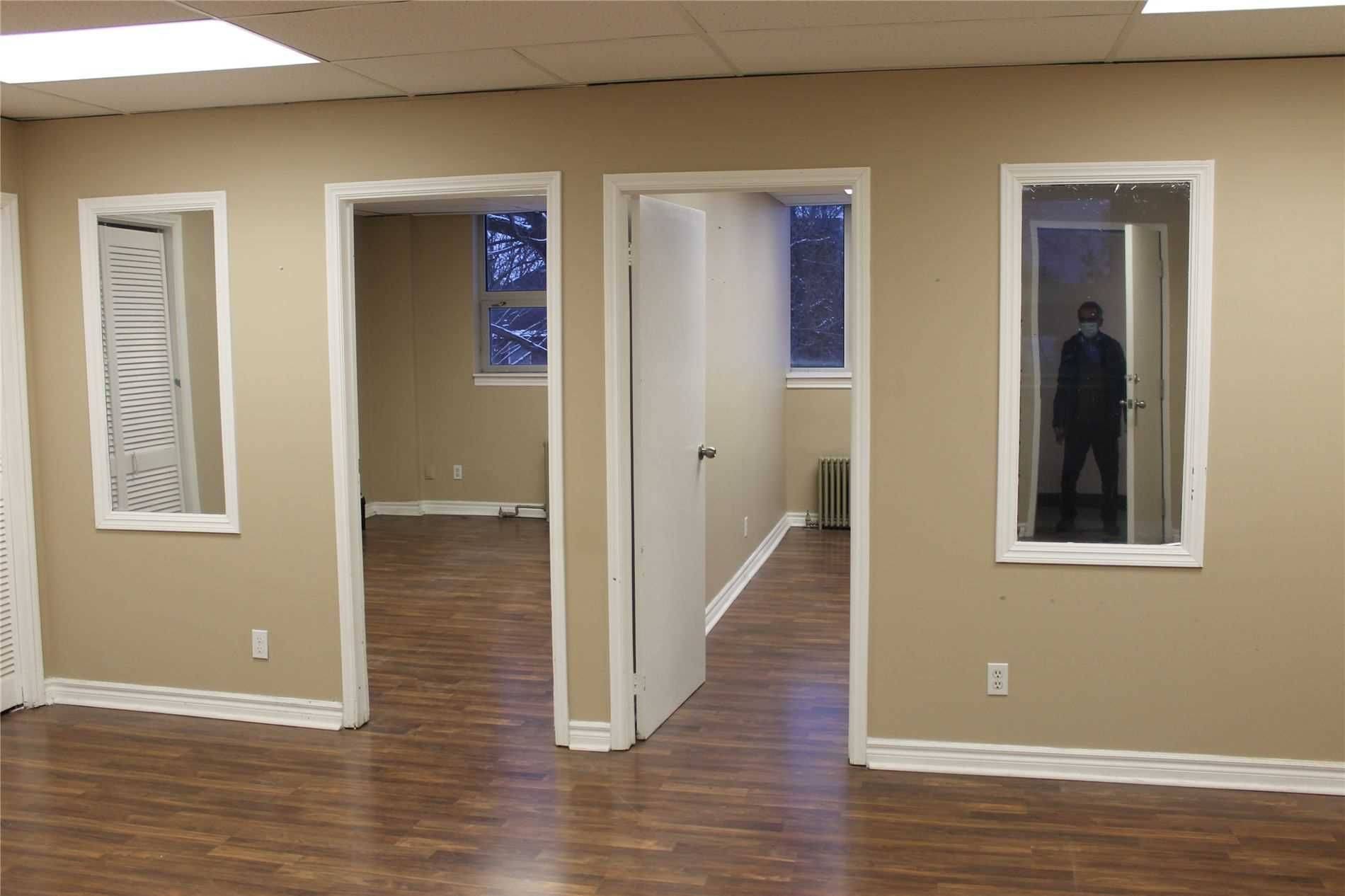 Richmond Hill, ON L4C 3B2,10255 Yonge ST #207