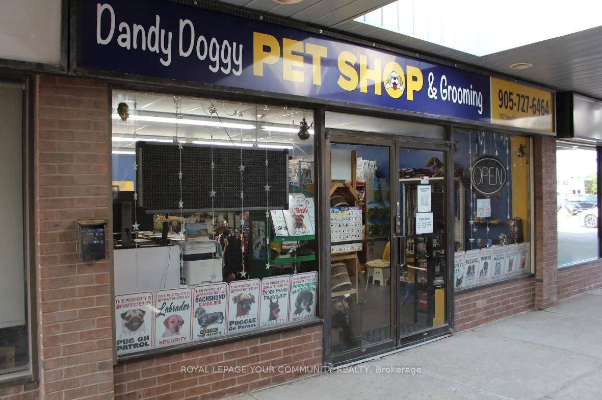 Aurora, ON L4G 3M7,265 Edward ST #14