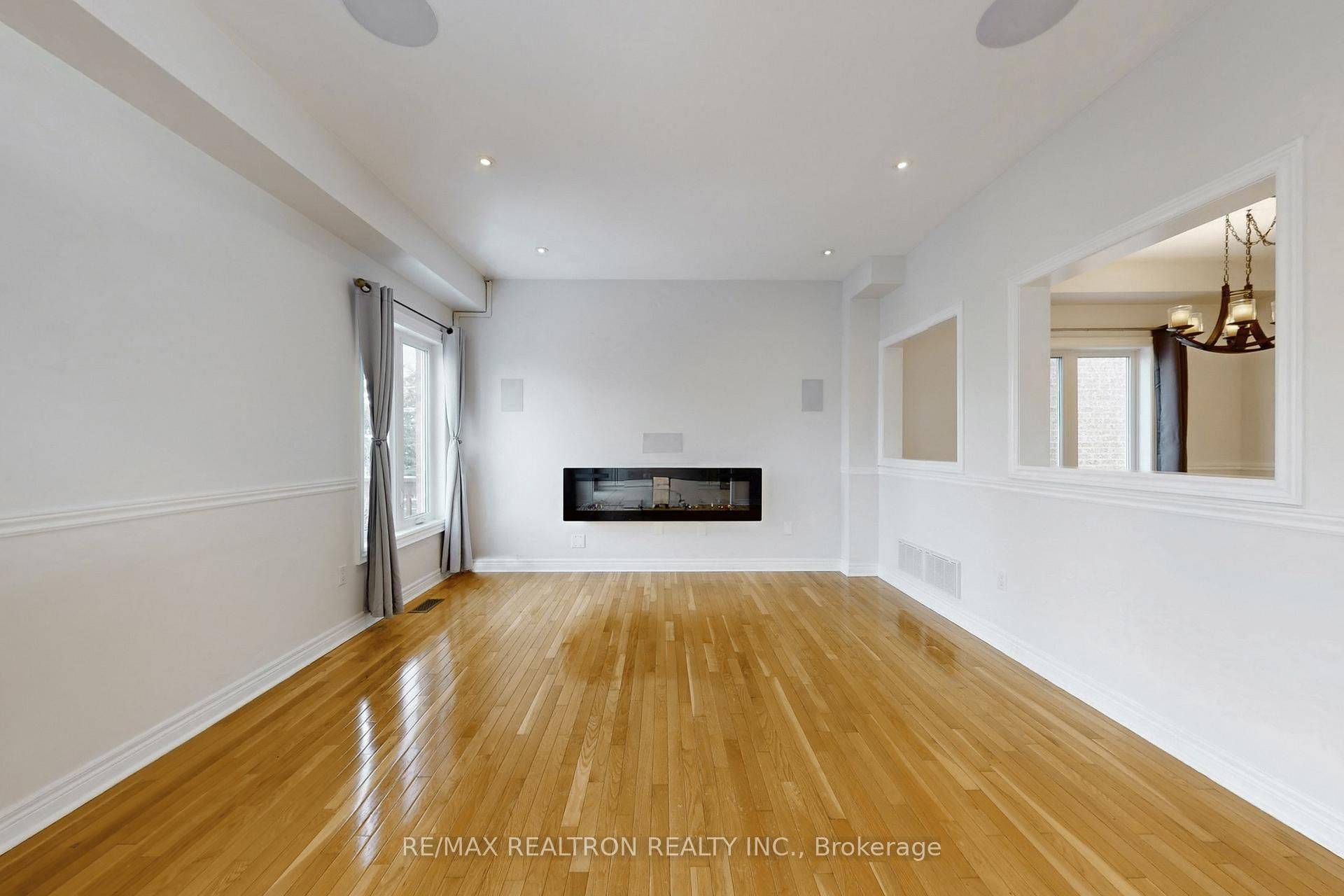 Aurora, ON L4G 7P4,70 Earl Stewart DR