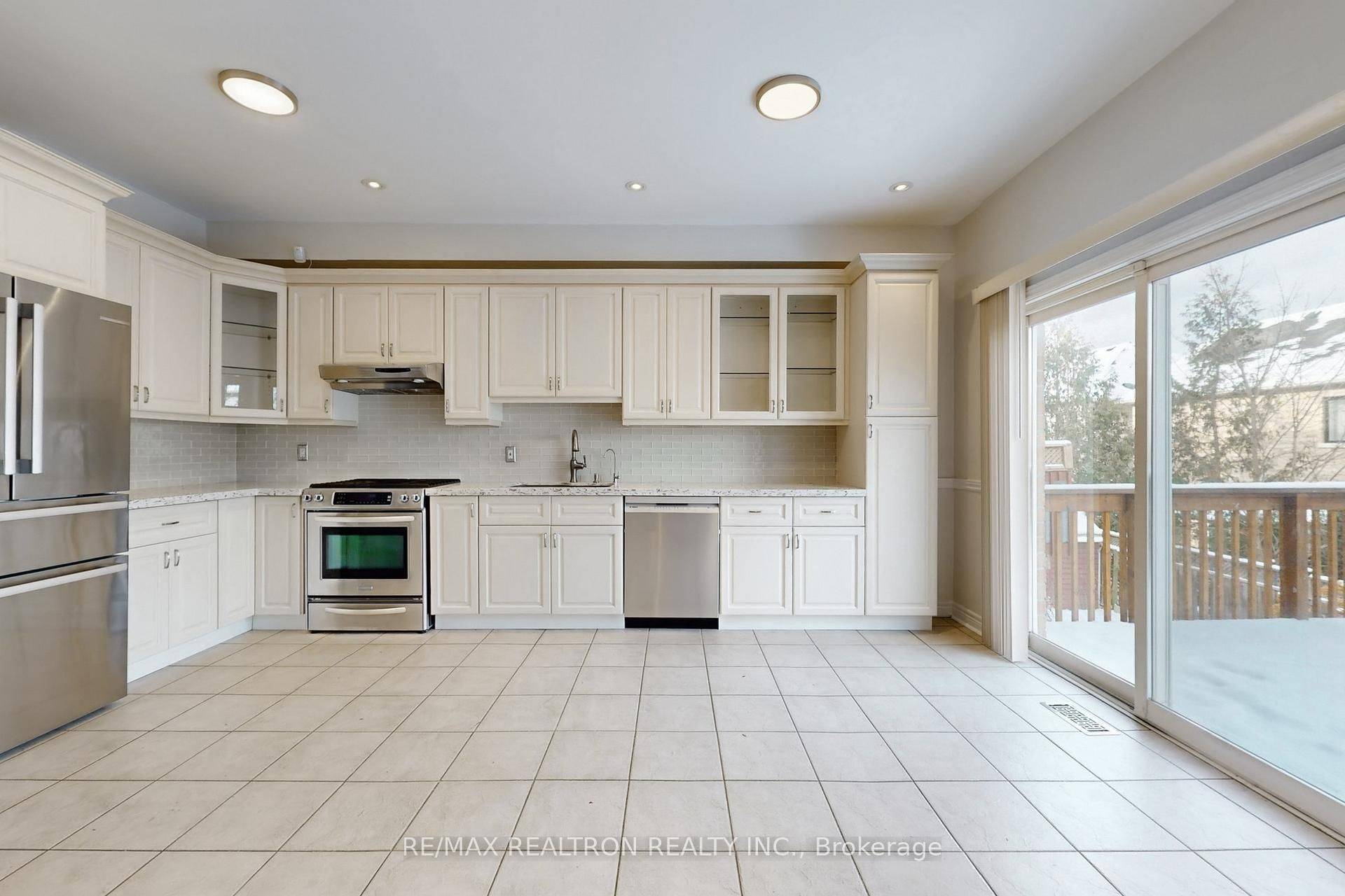 Aurora, ON L4G 7P4,70 Earl Stewart DR