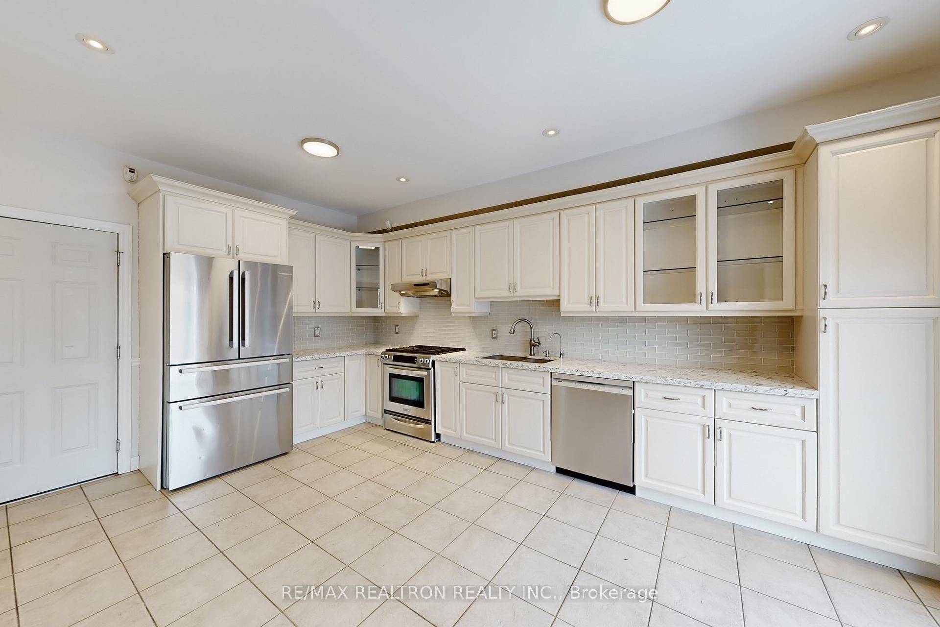 Aurora, ON L4G 7P4,70 Earl Stewart DR