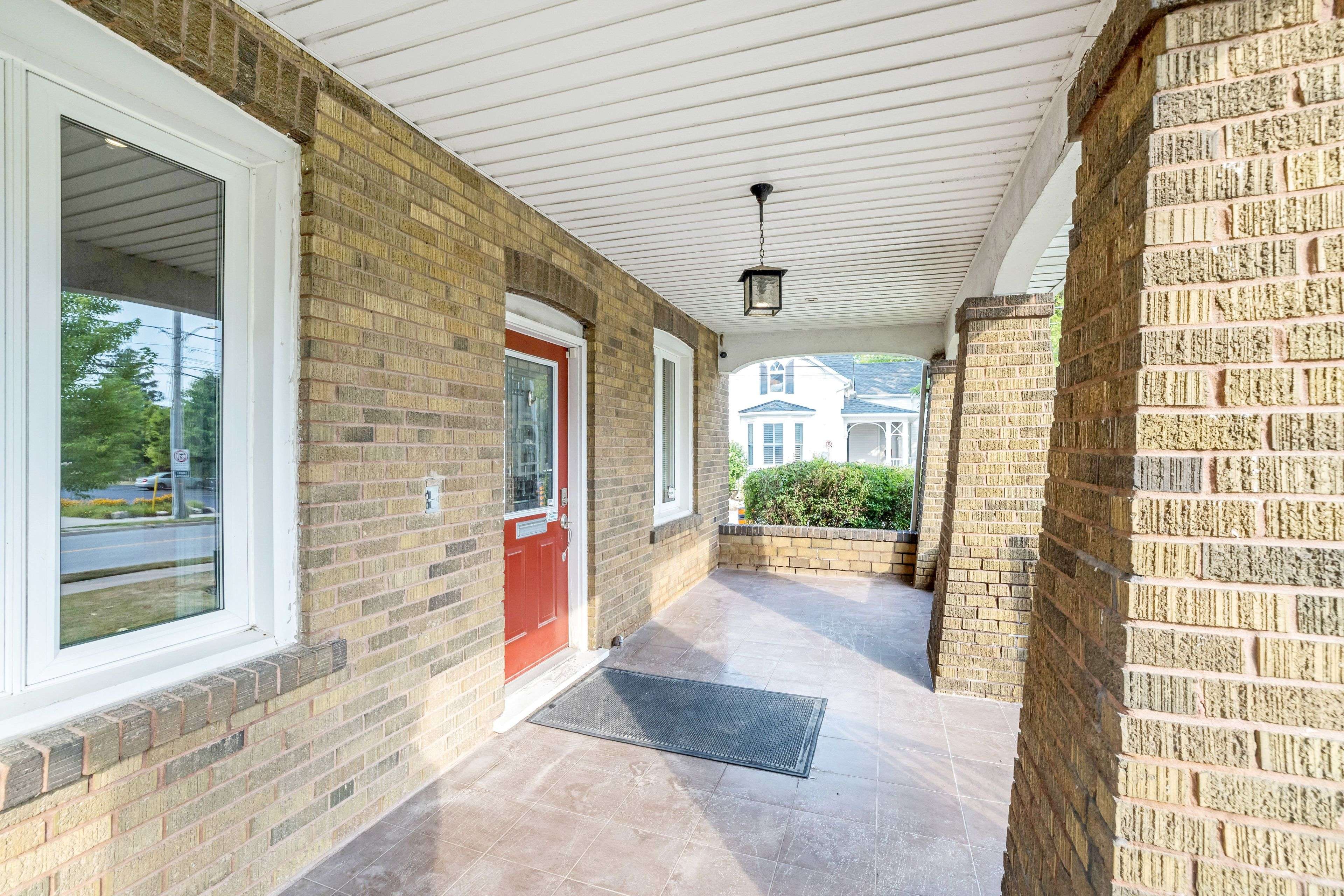 Milton, ON L9T 2R2,142 Martin ST