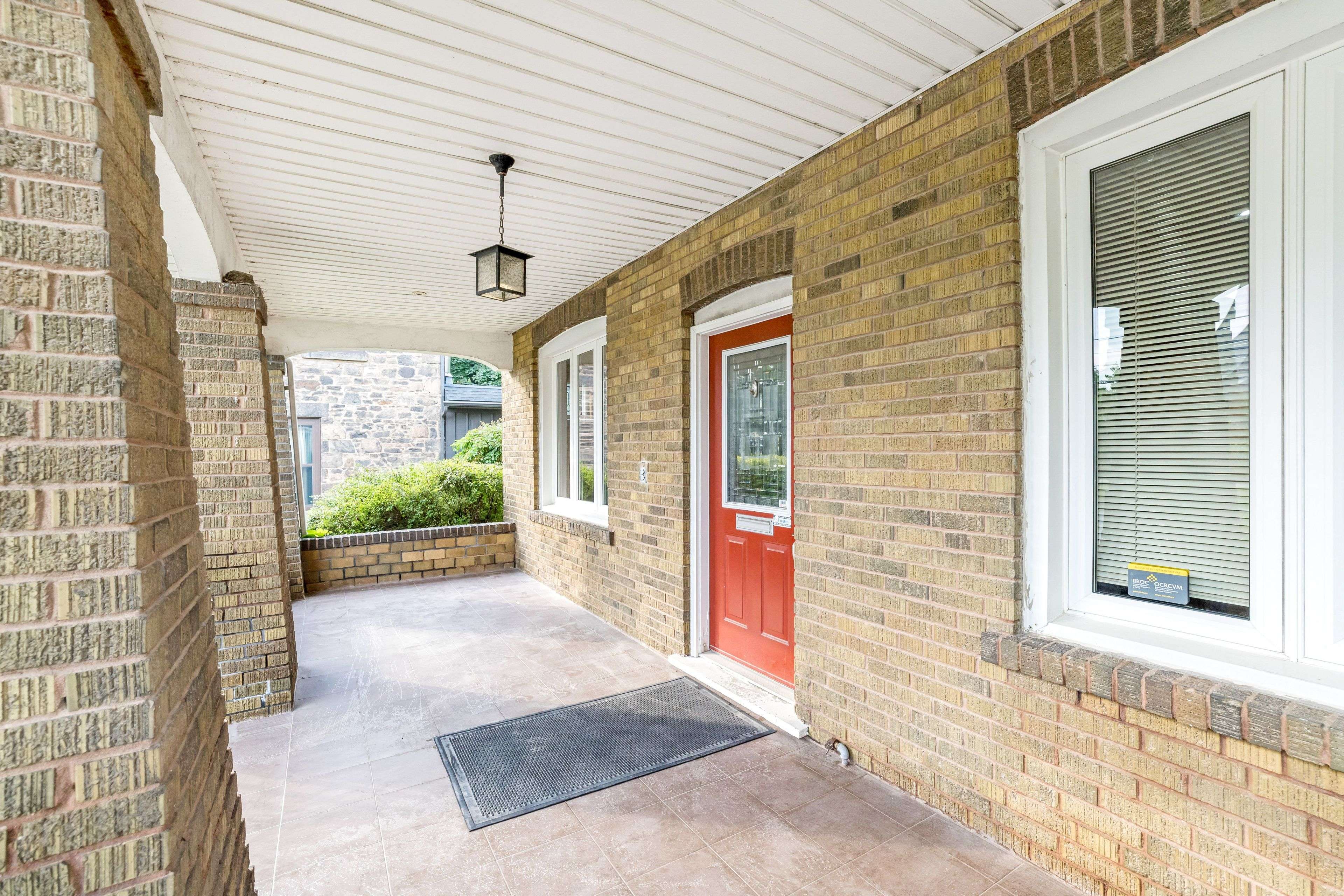 Milton, ON L9T 2R2,142 Martin ST