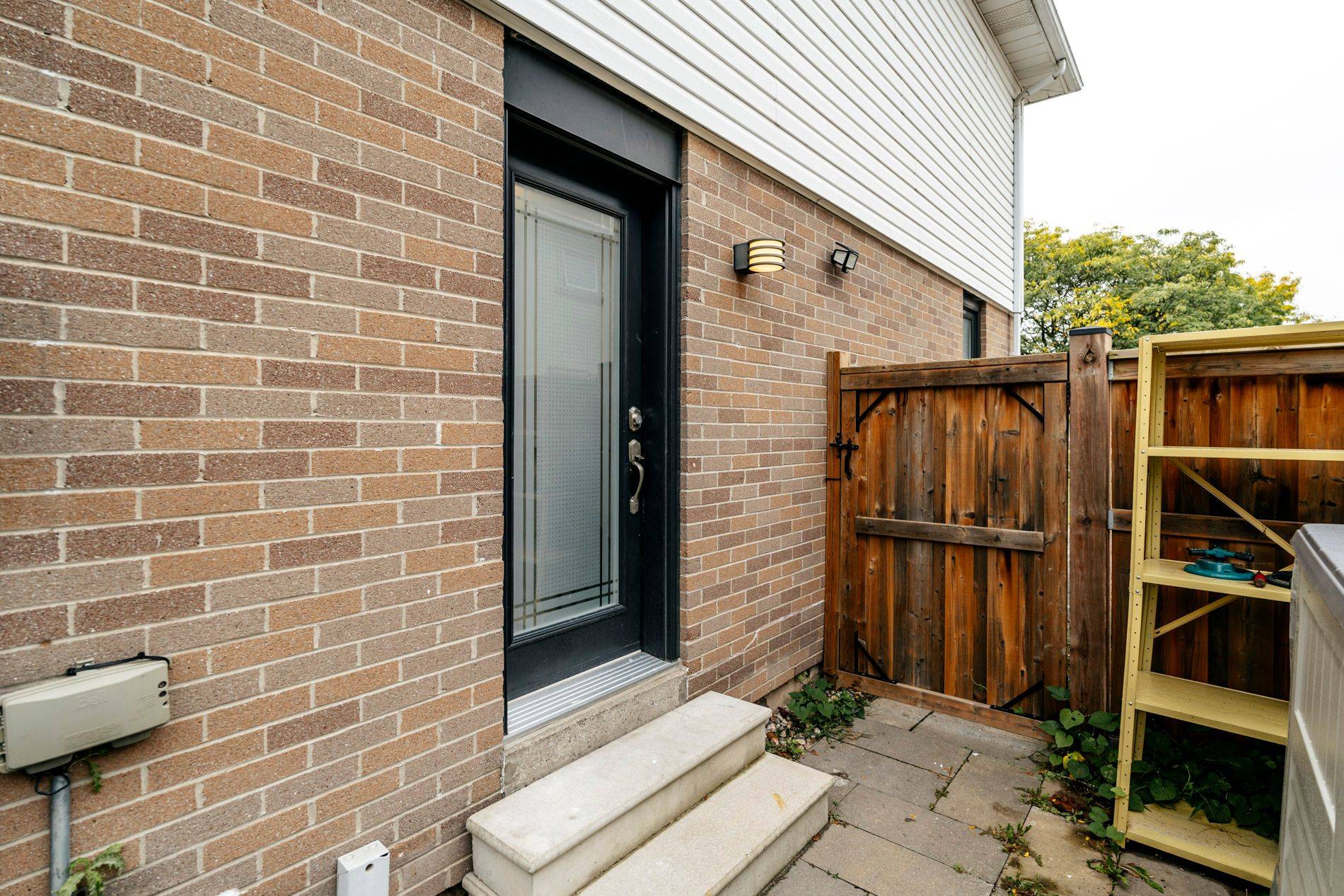 Mississauga, ON L5K 1E7,2668 Hollington CRES #Lower