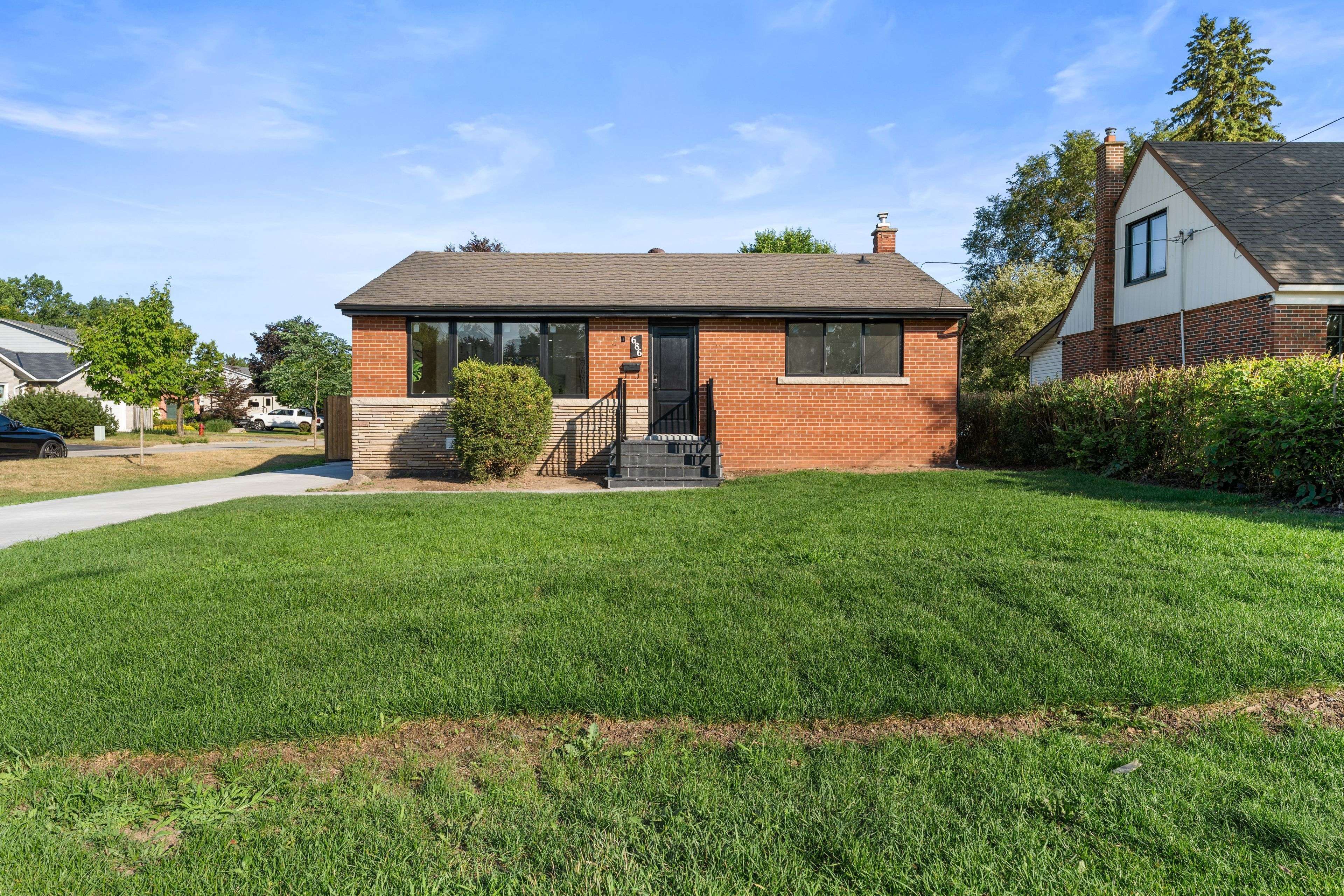 Burlington, ON L7T 3T2,686 Wickens AVE