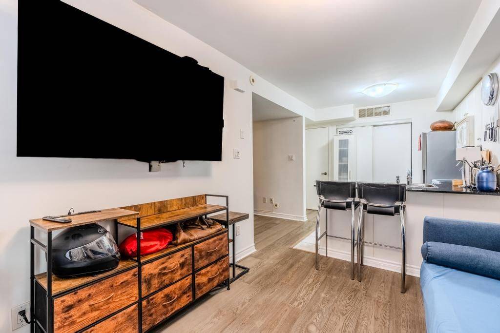 Toronto W01, ON M6K 1X2,10 Laidlaw ST #703