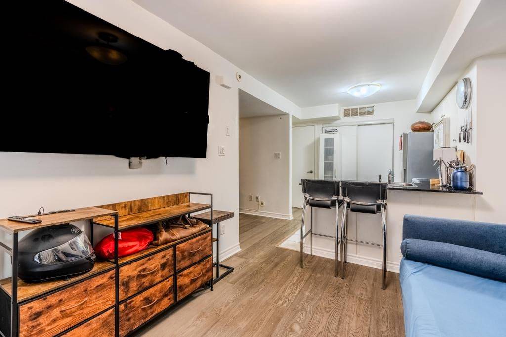 Toronto W01, ON M6K 1X2,10 Laidlaw ST #703