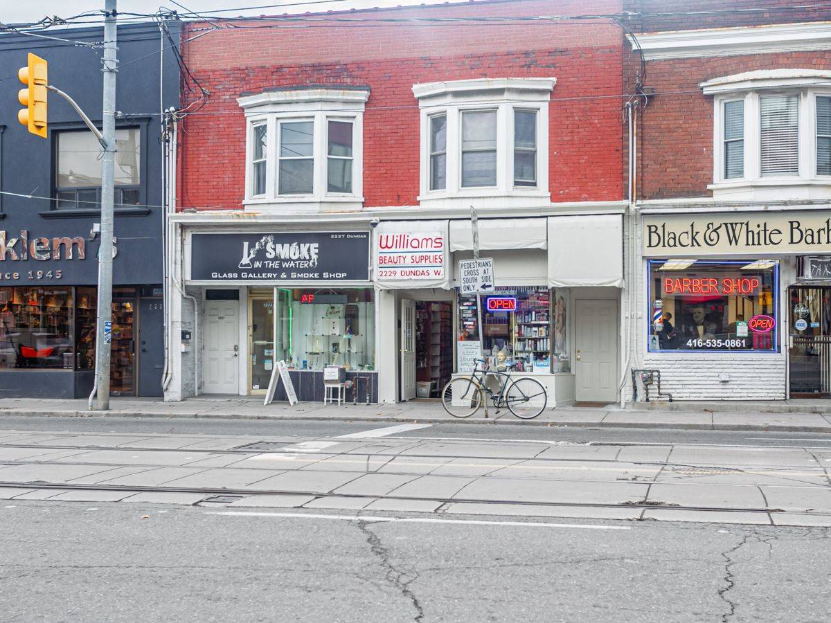 Toronto W01, ON M6R 1X6,2229A Dundas ST W