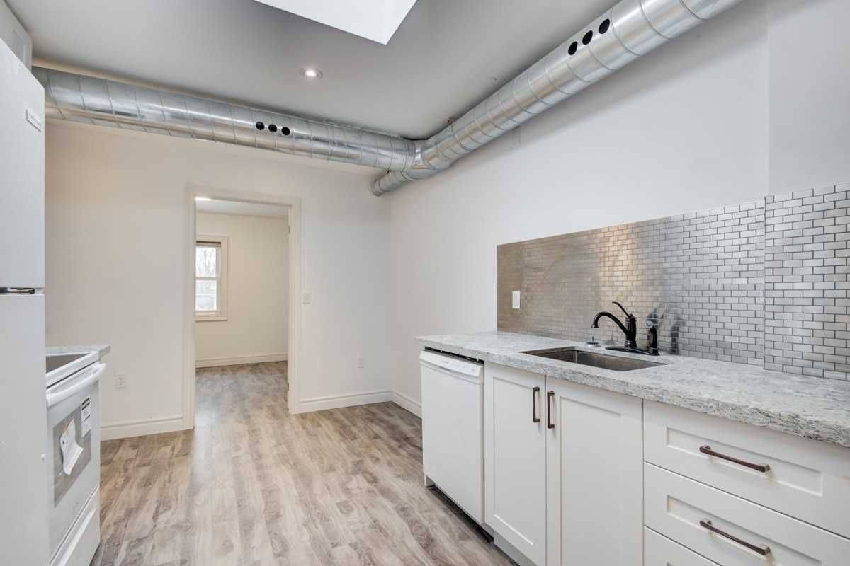 Toronto W01, ON M6R 1A6,1514 Queen ST W #2