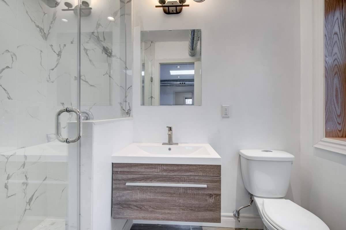 Toronto W01, ON M6R 1A6,1514 Queen ST W #2