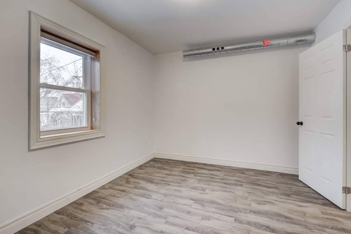 Toronto W01, ON M6R 1A6,1514 Queen ST W #2