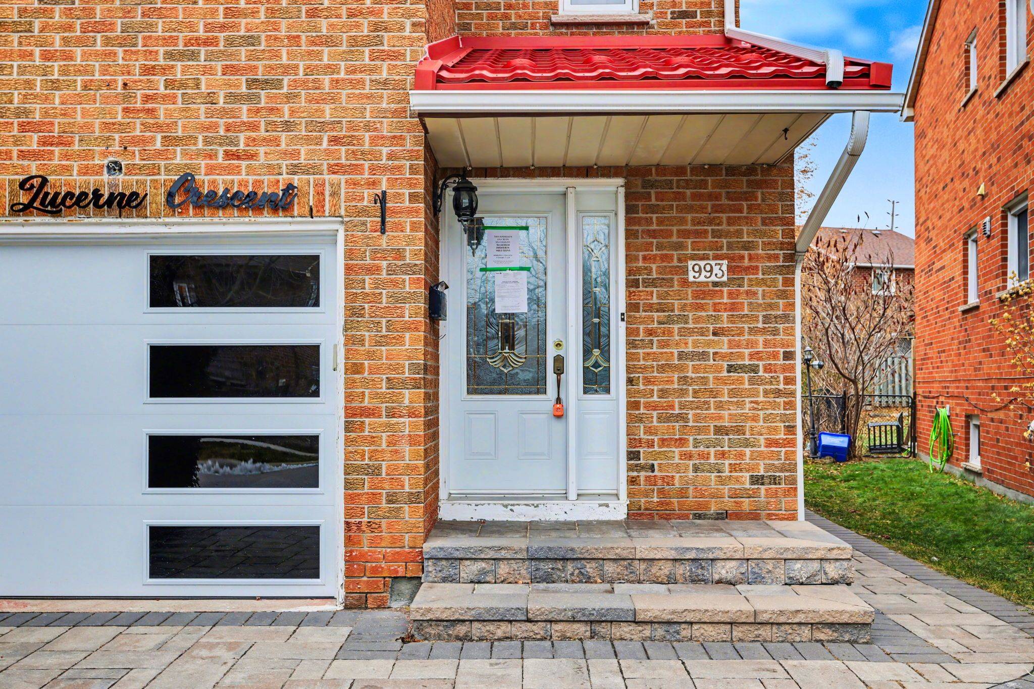Mississauga, ON L5C 3X6,993 Lucerne CRES