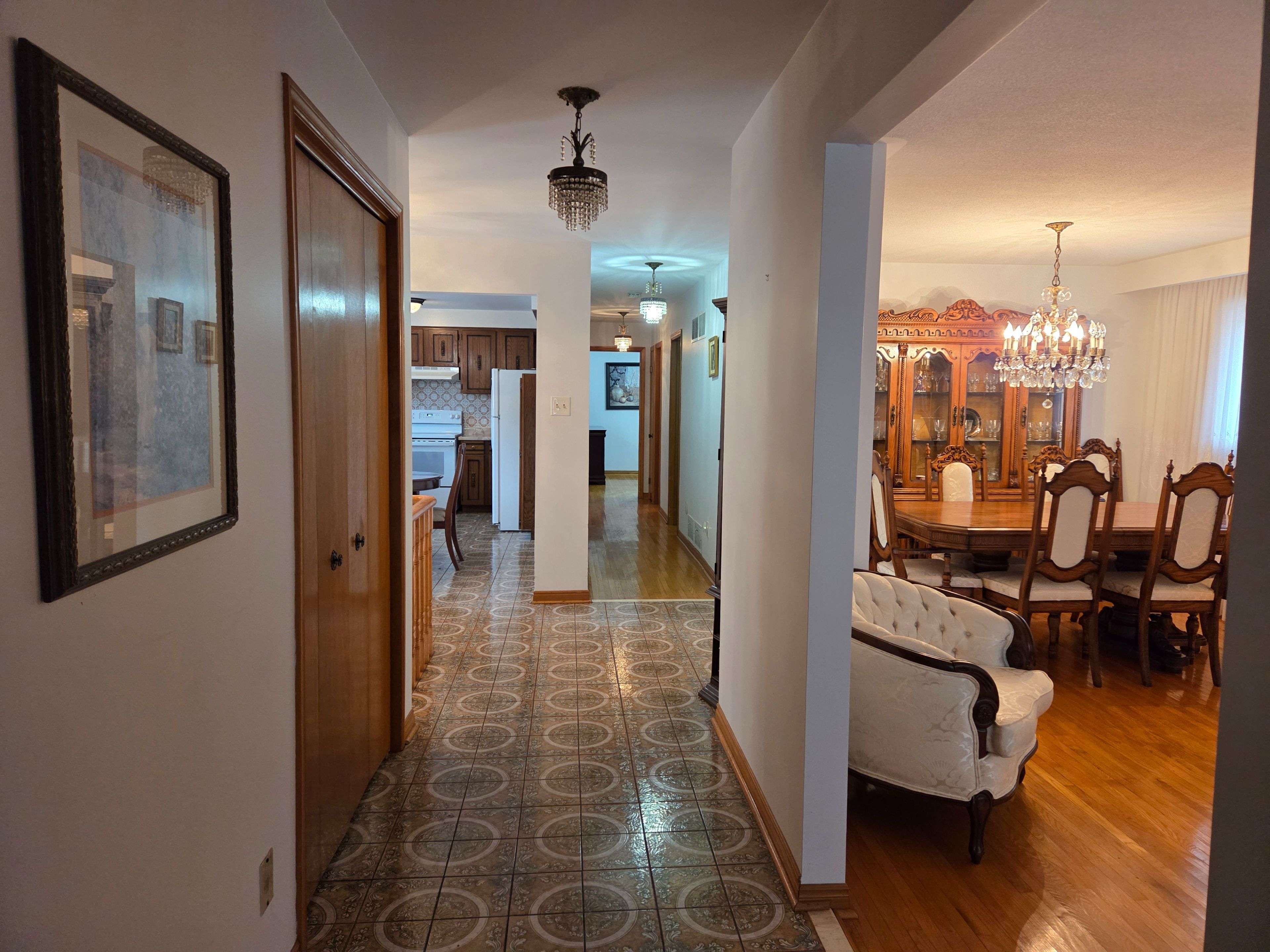 Mississauga, ON L4W 2V9,1622 Anworld CT