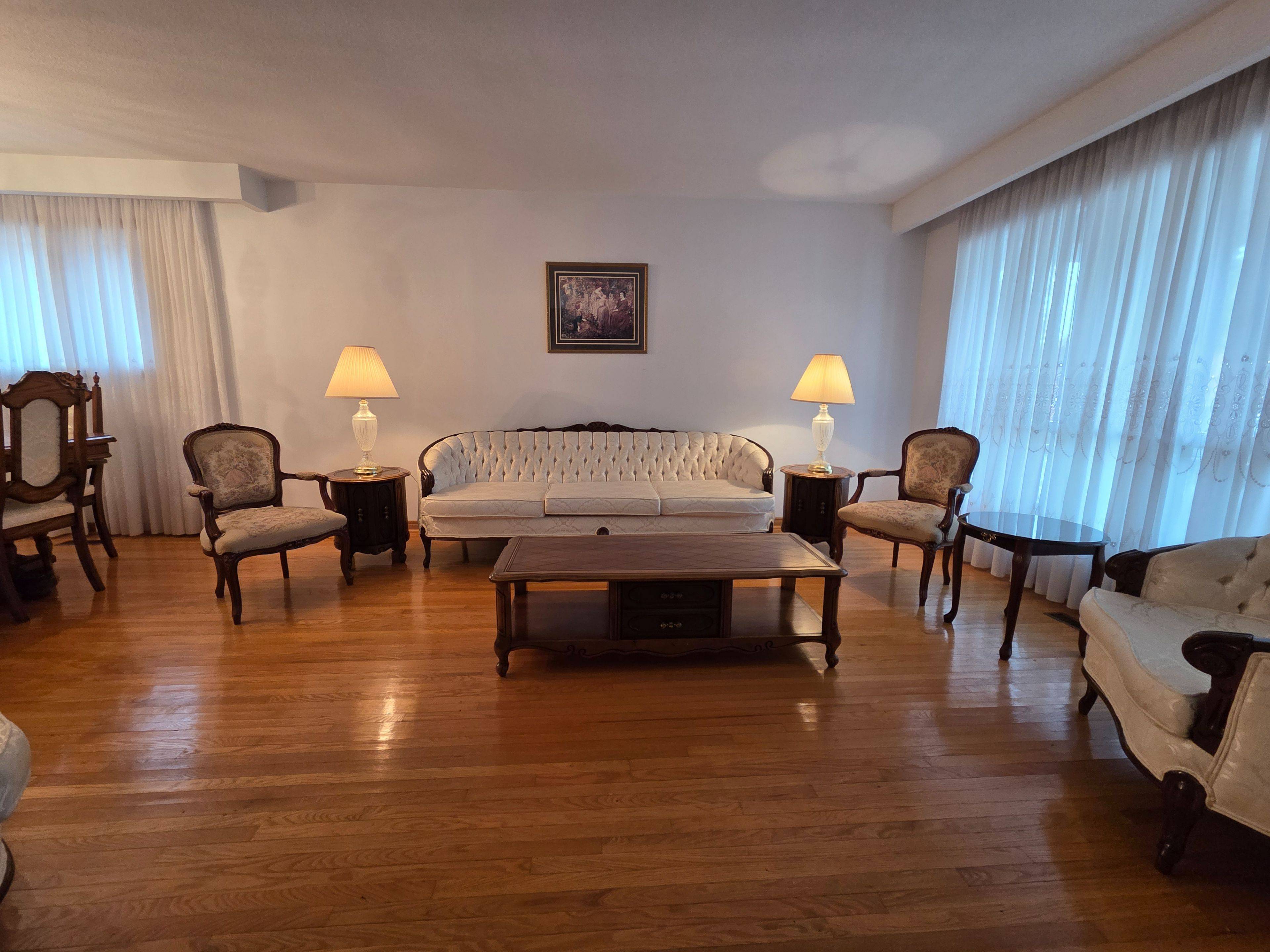 Mississauga, ON L4W 2V9,1622 Anworld CT