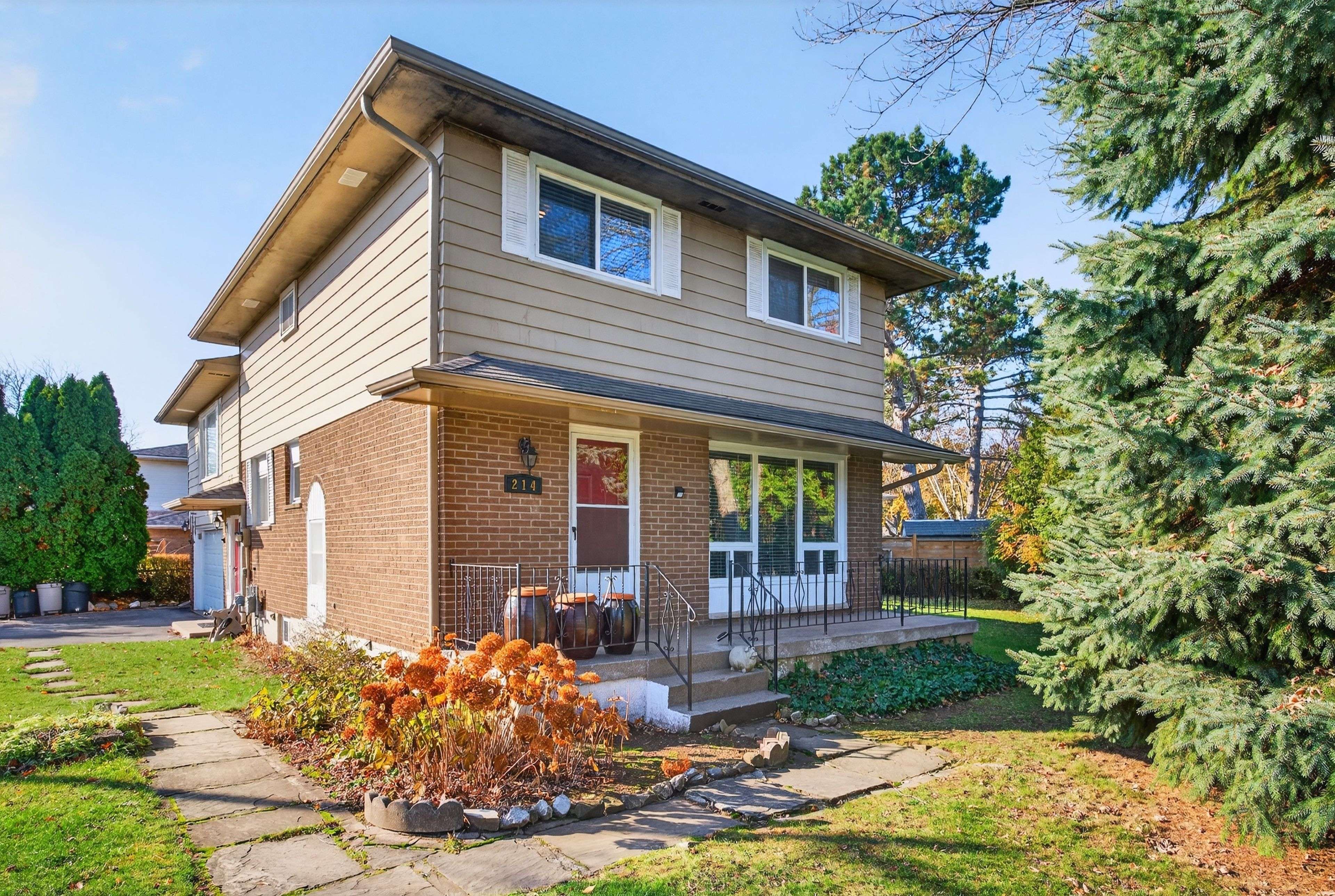 Oakville, ON L6L 3L1,214 Vance DR