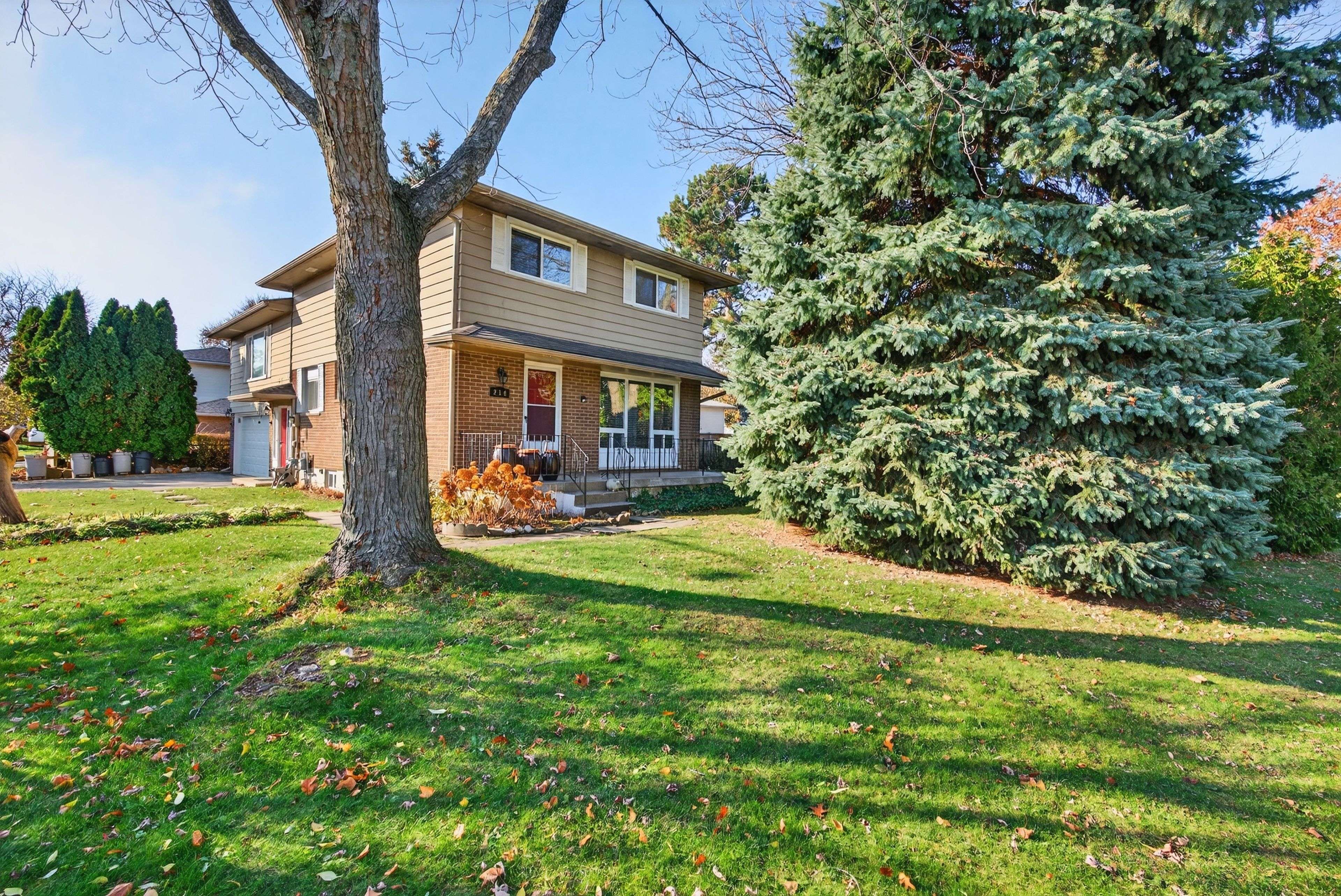 Oakville, ON L6L 3L1,214 Vance DR