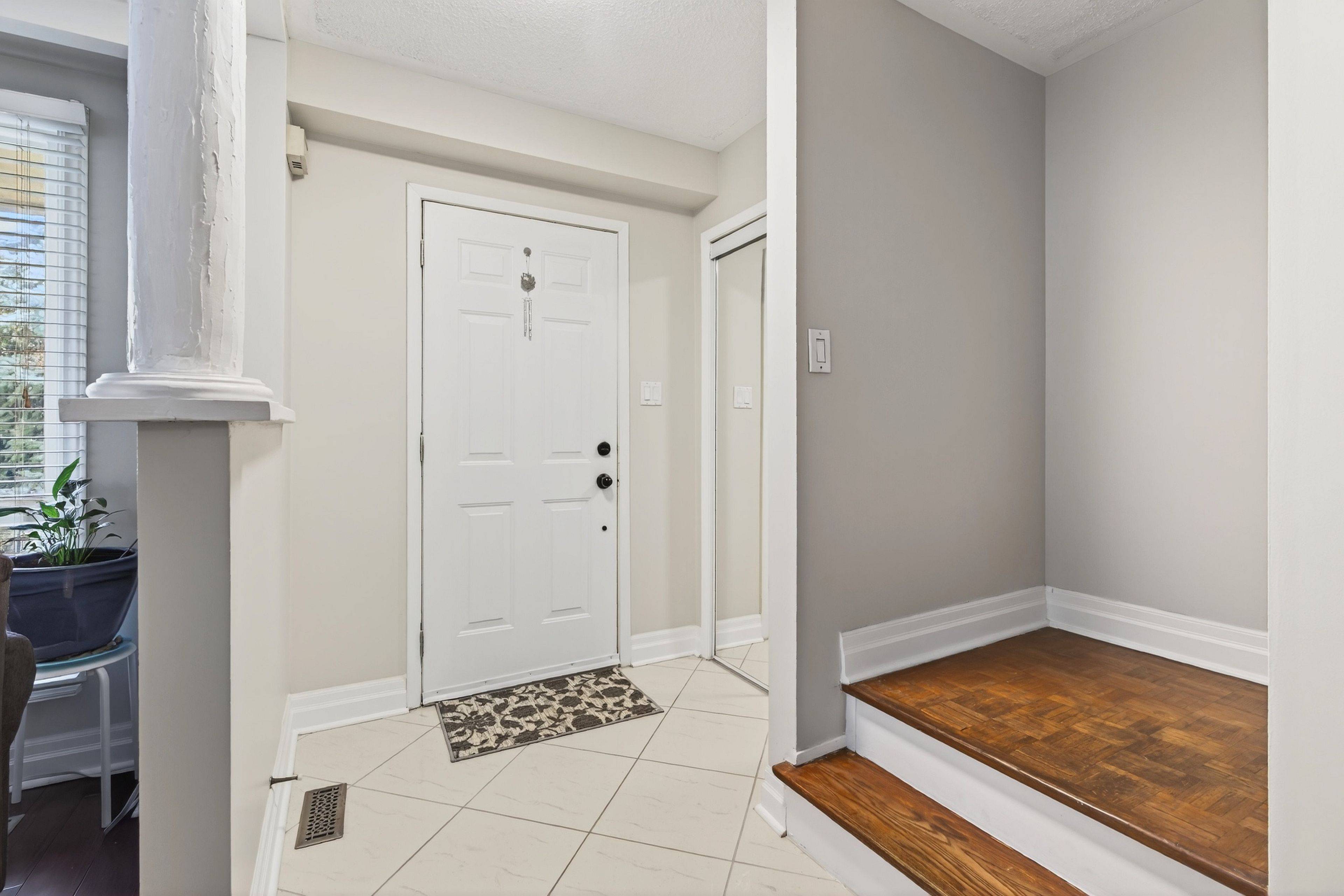 Oakville, ON L6L 3L1,214 Vance DR