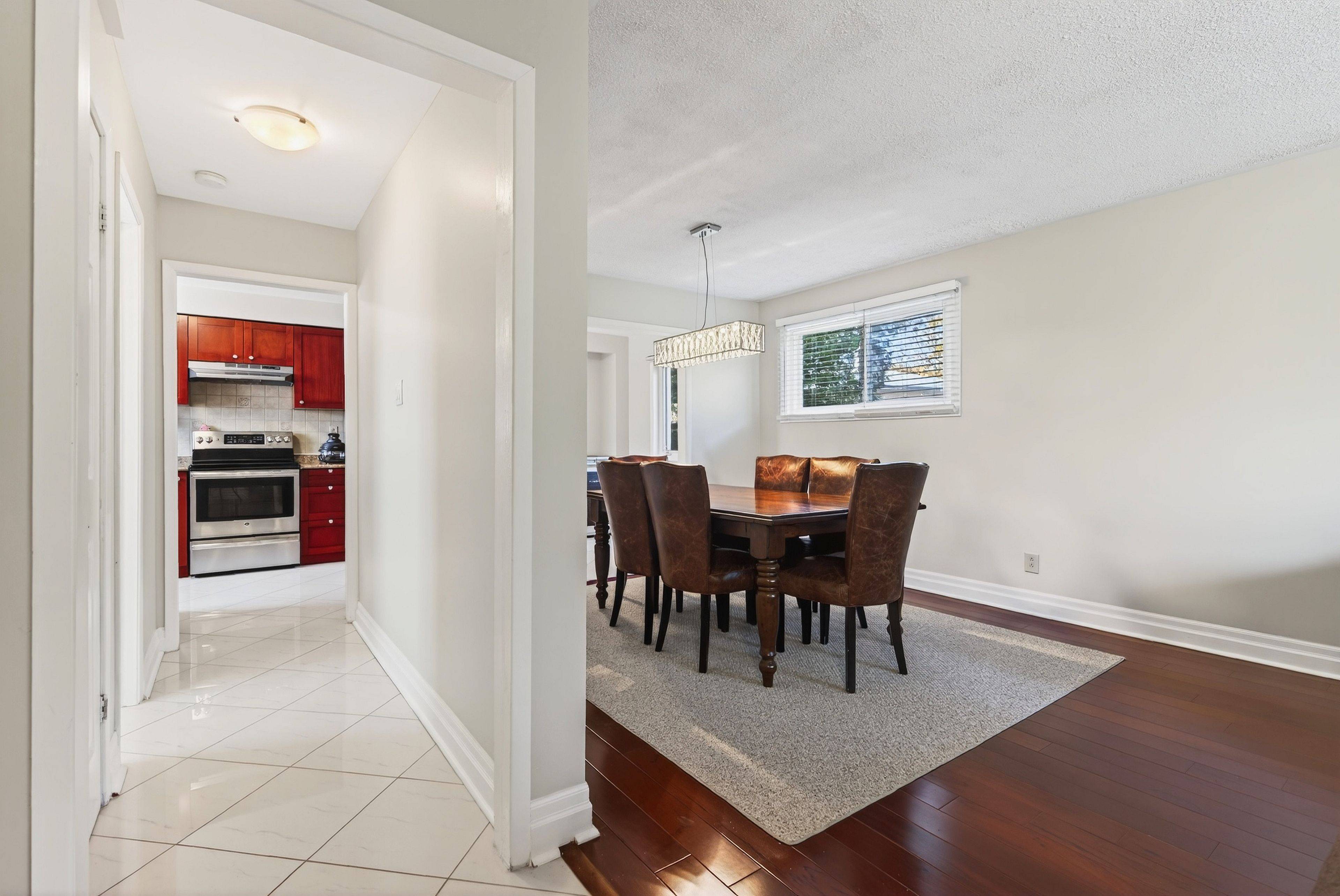 Oakville, ON L6L 3L1,214 Vance DR