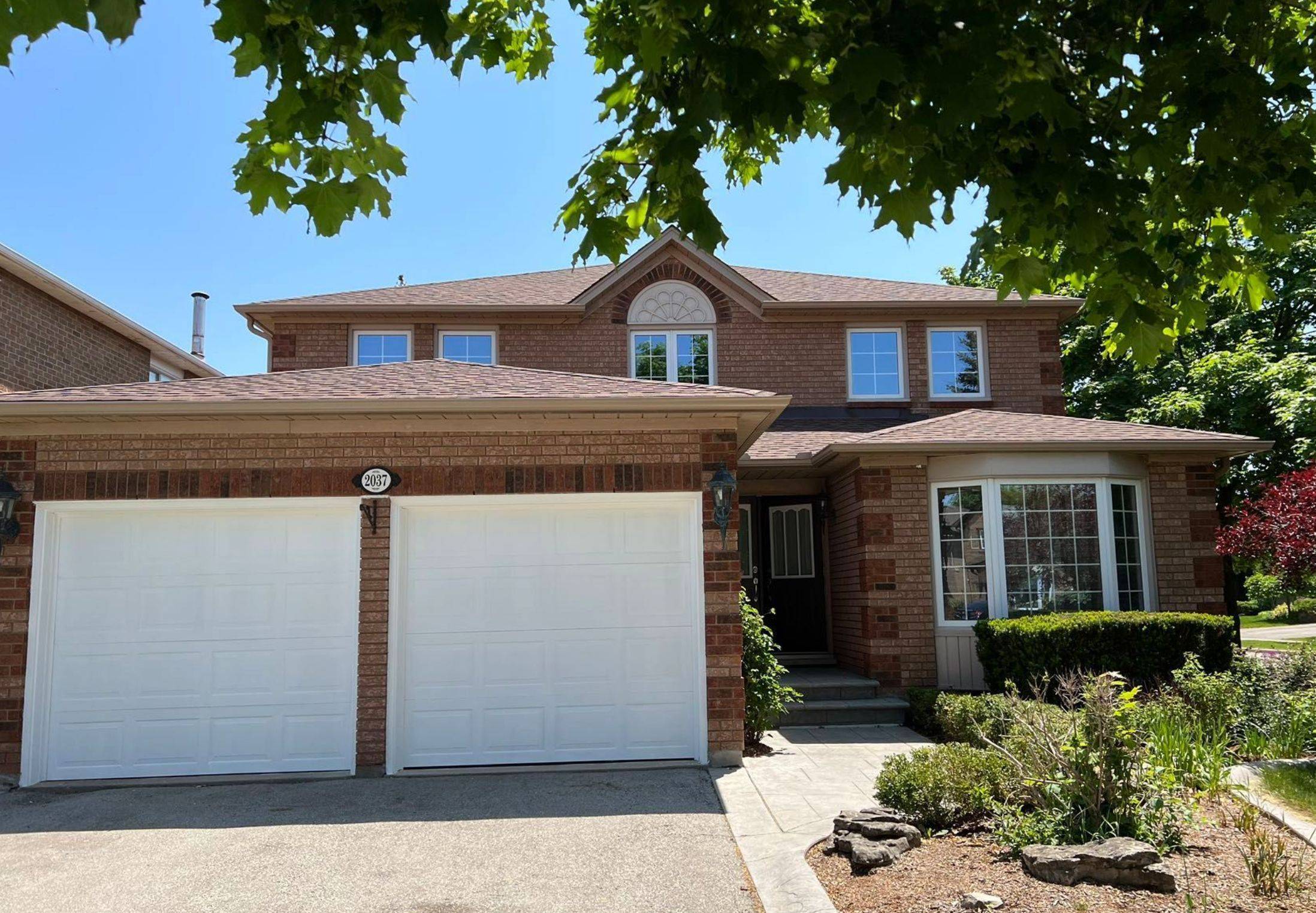 Oakville, ON L6M 3A1,2037 Schoolmaster CIR