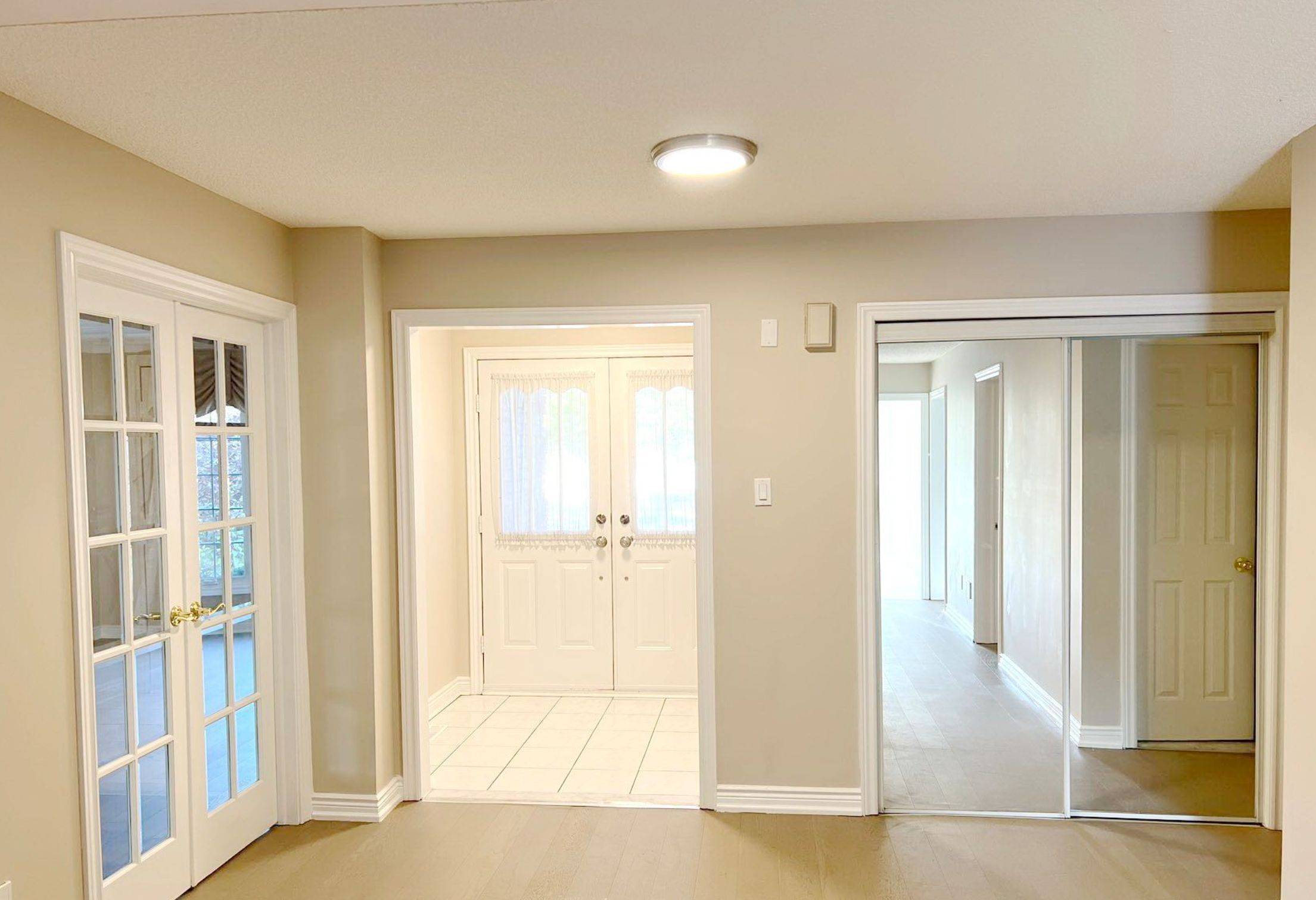 Oakville, ON L6M 3A1,2037 Schoolmaster CIR