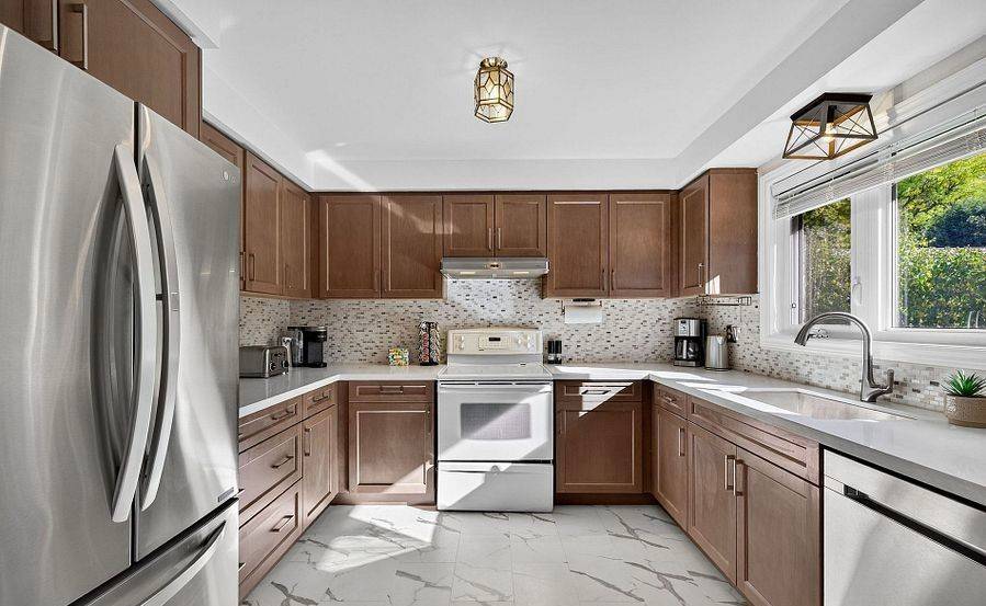 Brampton, ON L6S 2V8,55 Massey ST