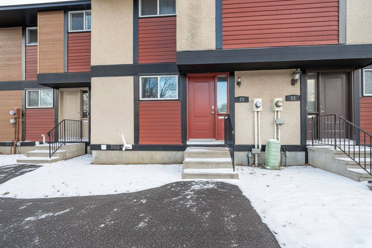 Kanata, ON K2L 2A3,23 Mcclintock WAY #102