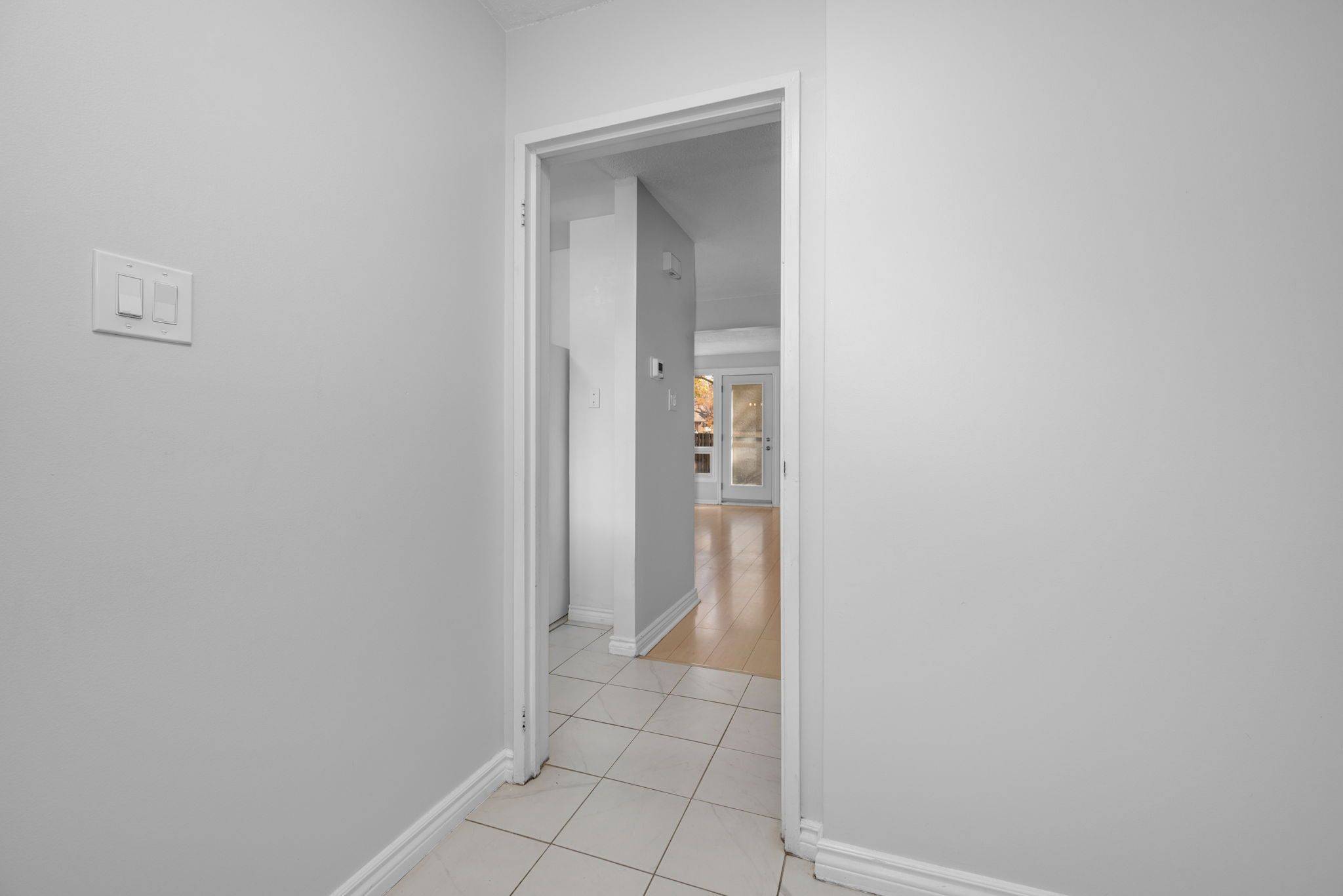 Kanata, ON K2L 2A3,23 Mcclintock WAY #102