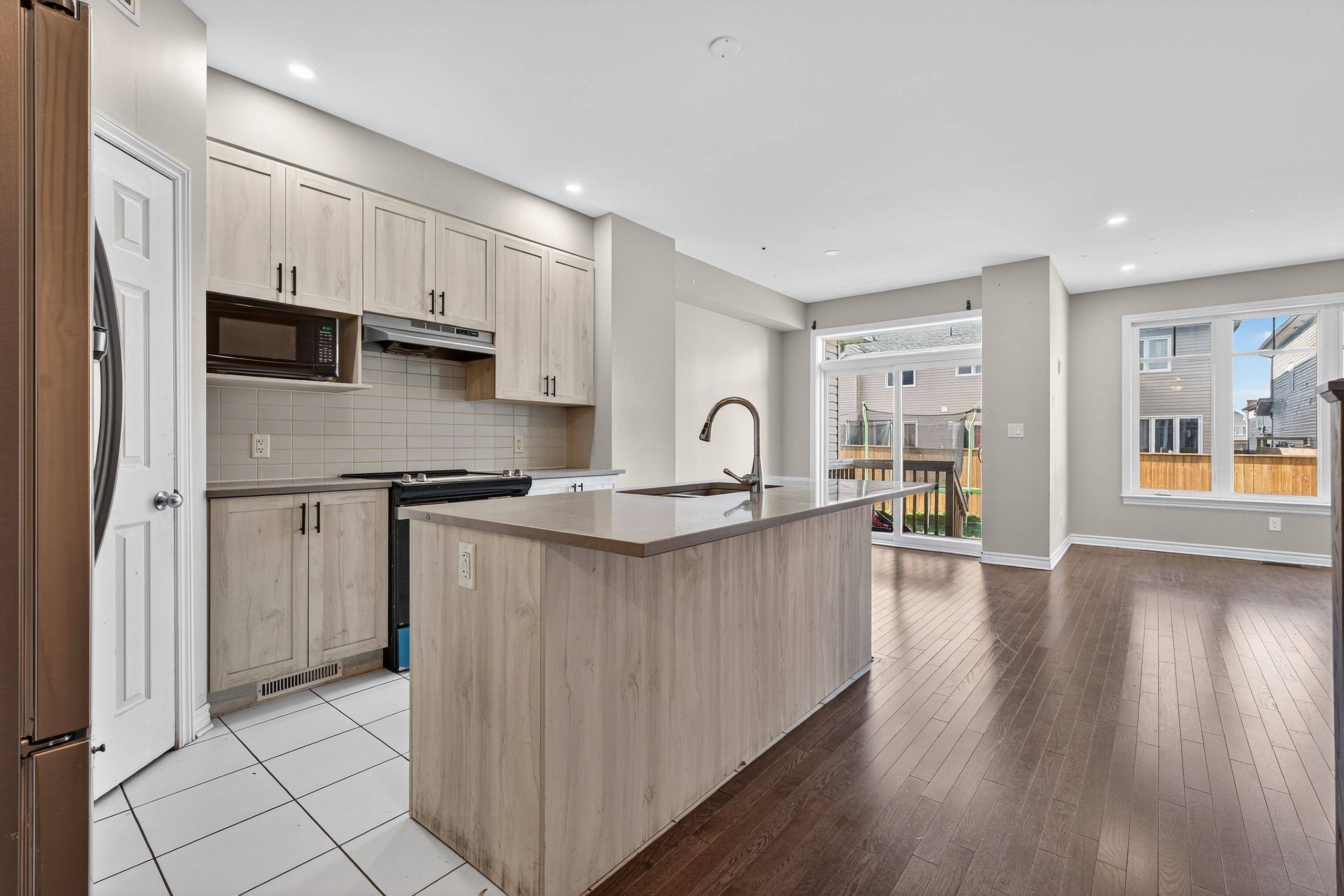 Kingston, ON K7P 0S1,327 BUCKTHORN DR