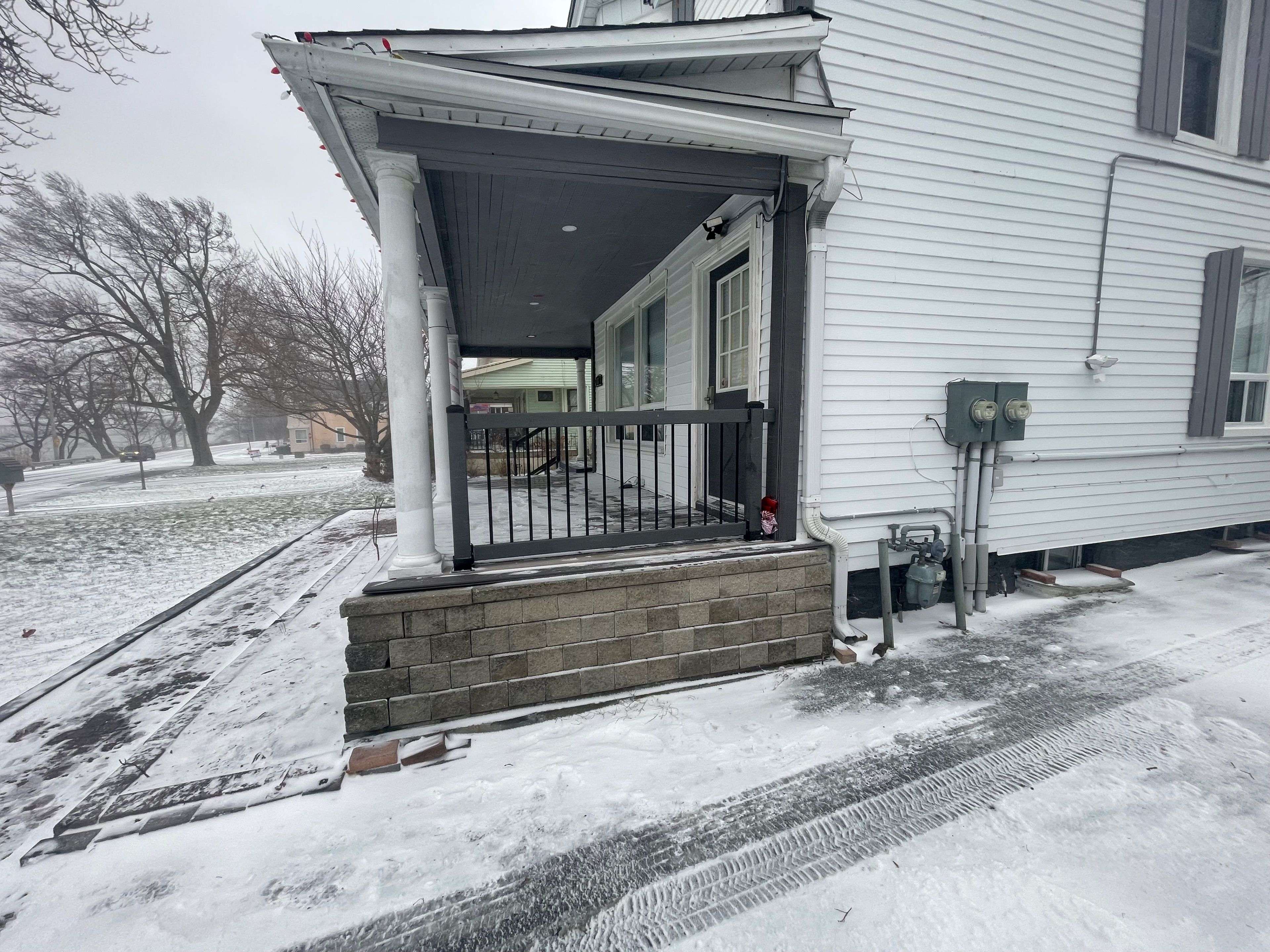 Fort Erie, ON L2A 3H2,707 Niagara BLVD #Upper Level