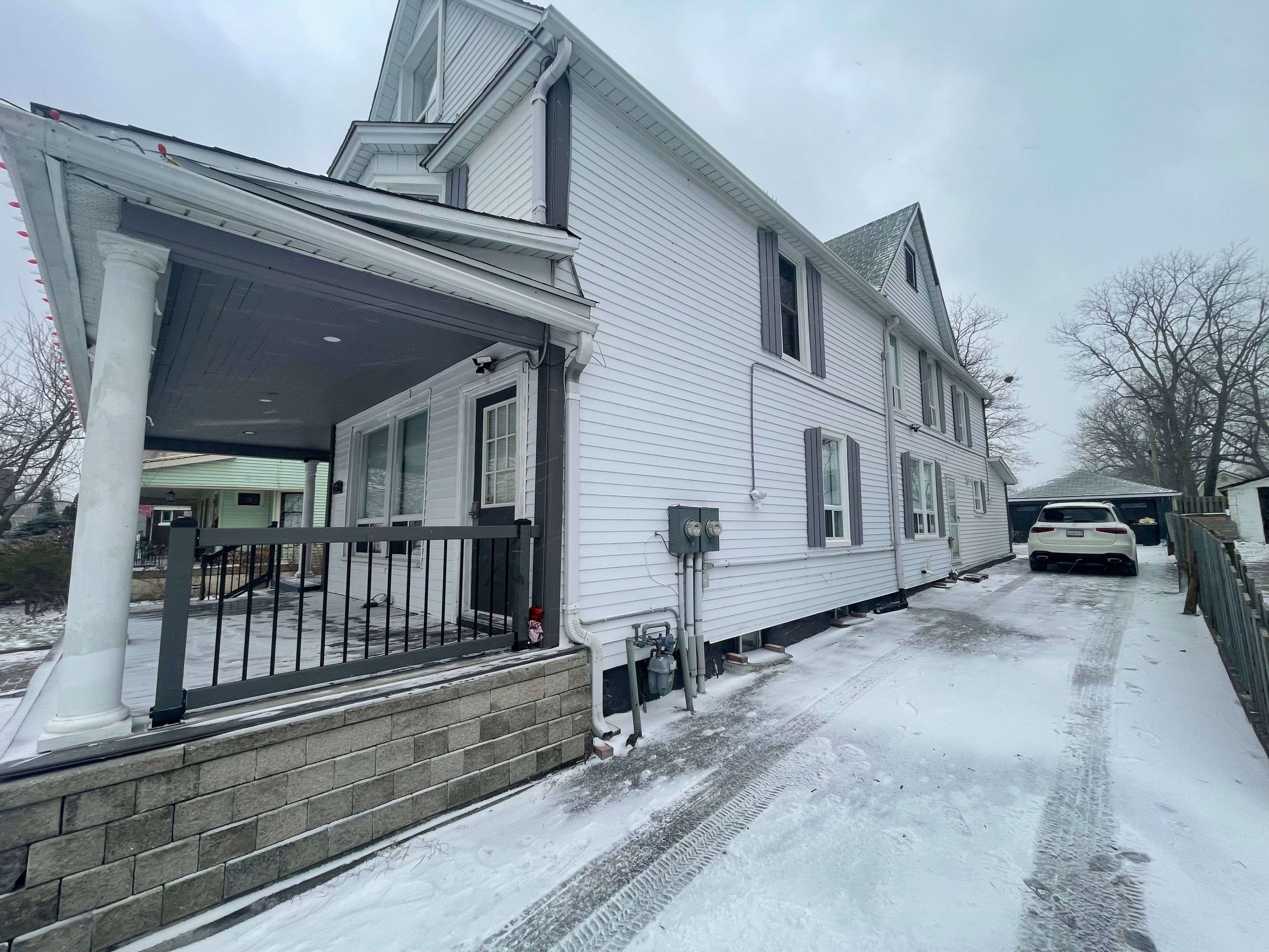 Fort Erie, ON L2A 3H2,707 Niagara BLVD #Upper Level