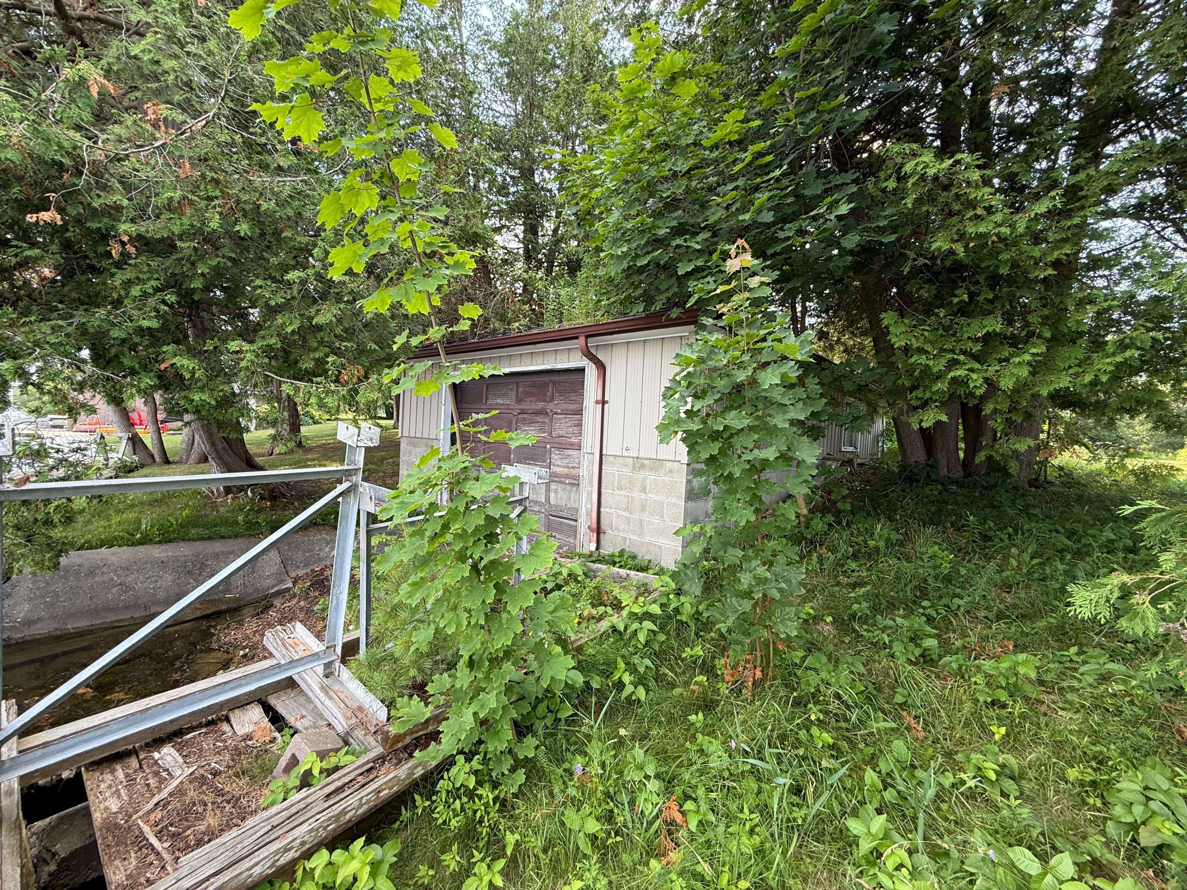 Kawartha Lakes, ON K0M 2T0,90/92 Pinewood BLVD