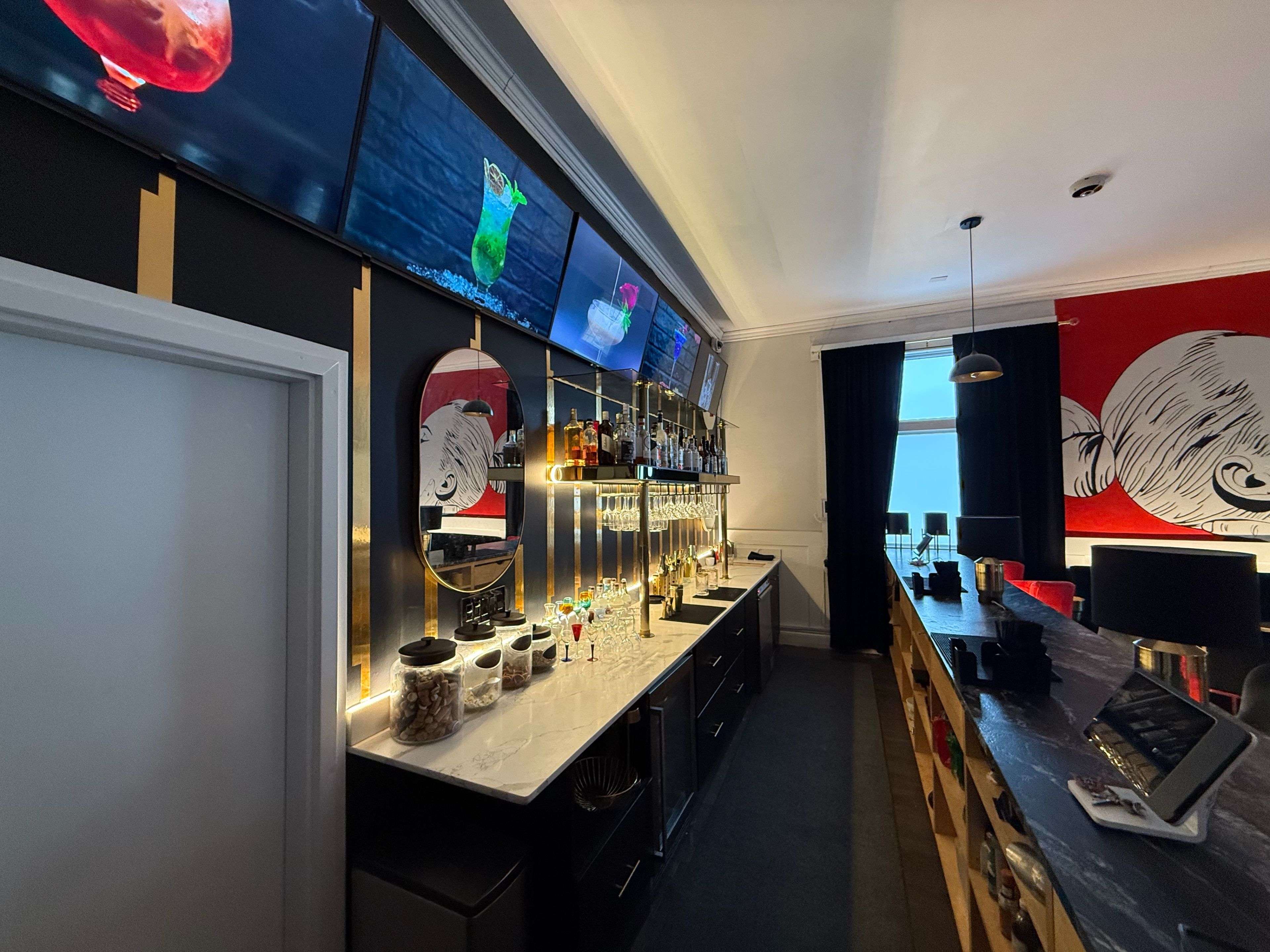 Fort Erie, ON L2A 3G3,111 Niagara BLVD