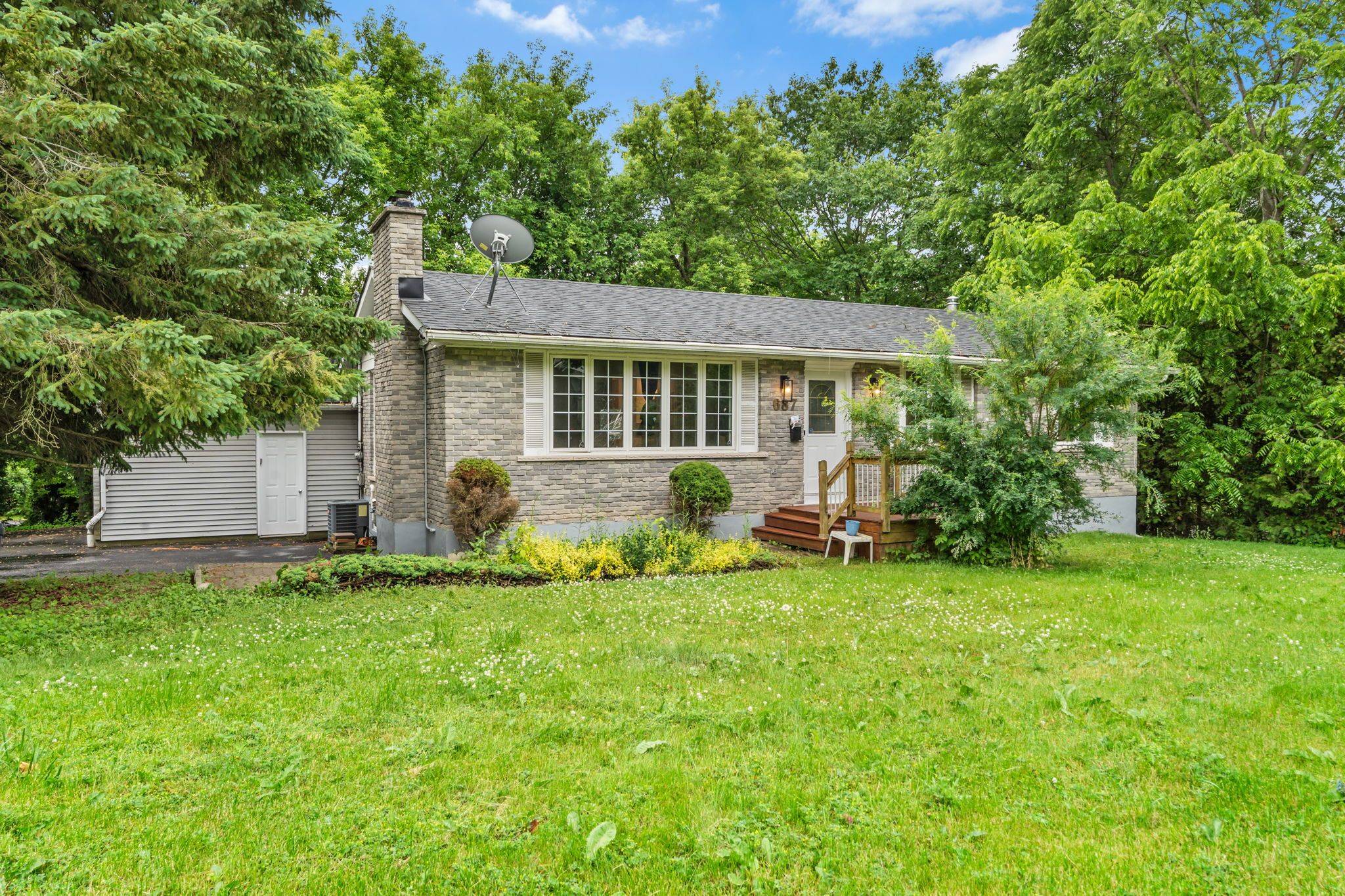 Kingston, ON K7M 5Z7,687 High Gate Park DR