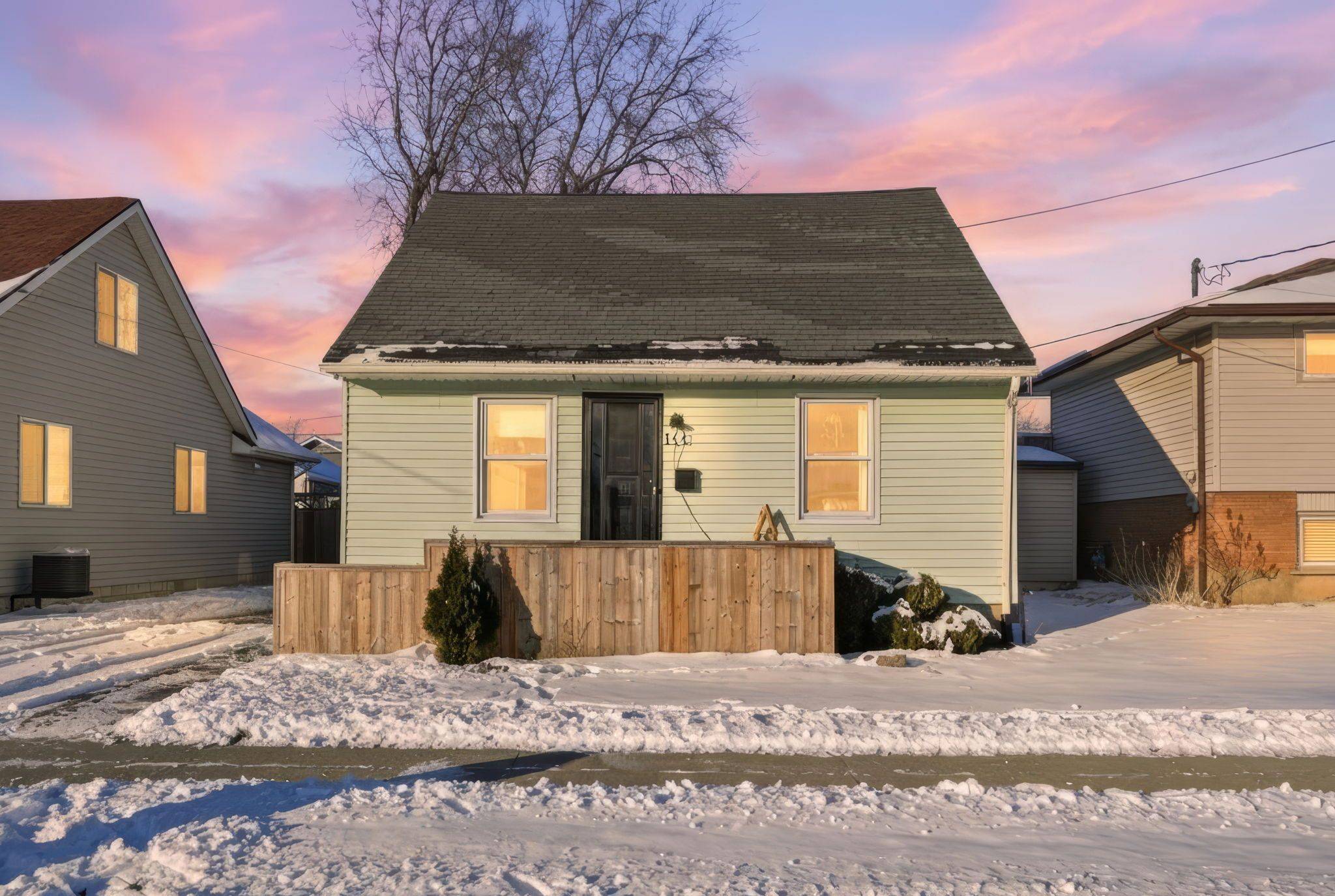 Fort Erie, ON L2A 2J2,144 Catherine ST