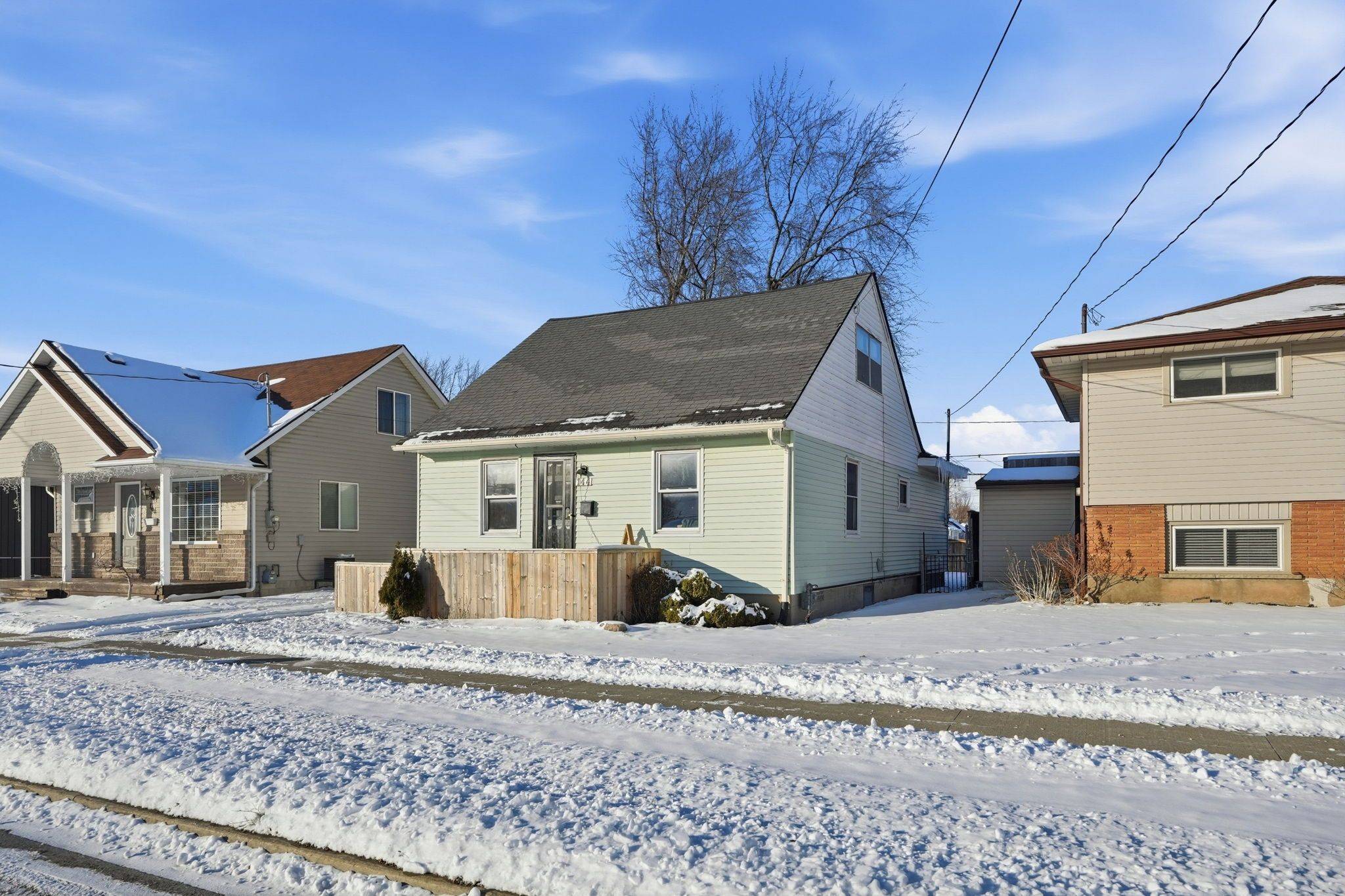 Fort Erie, ON L2A 2J2,144 Catherine ST