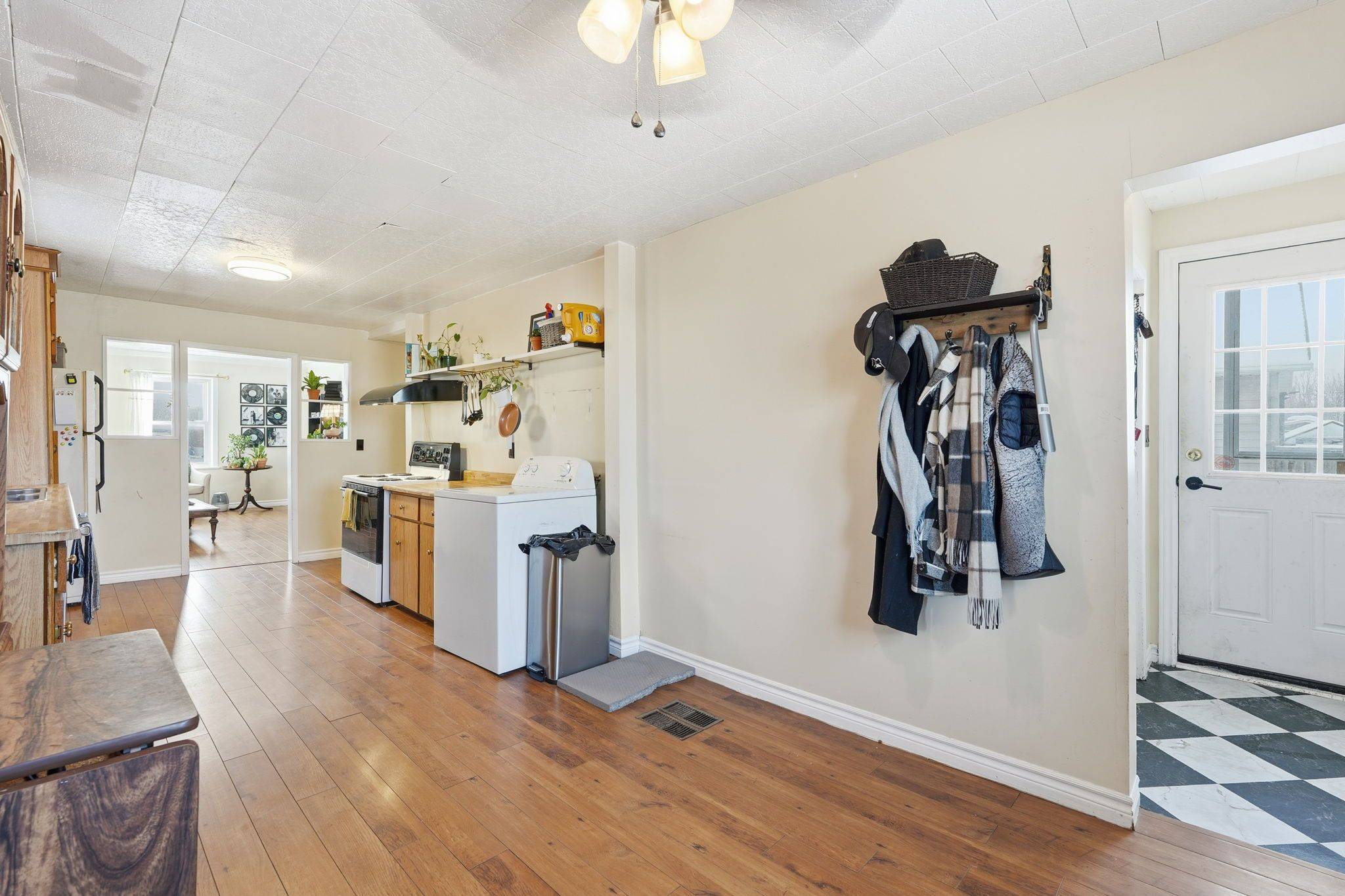 Fort Erie, ON L2A 2J2,144 Catherine ST