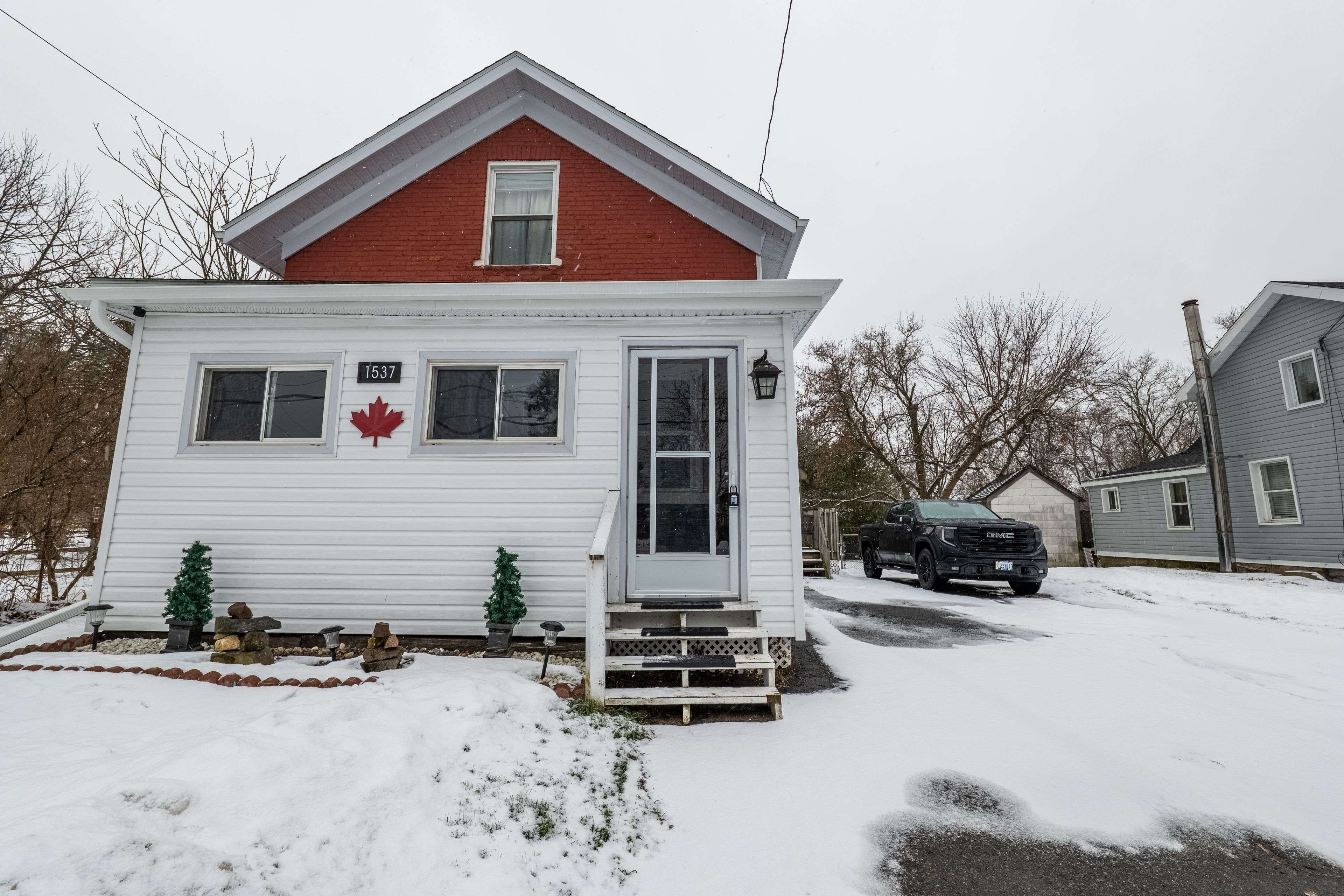 Front Of Yonge, ON K0E 1R0,1537 County Road 2 N/A