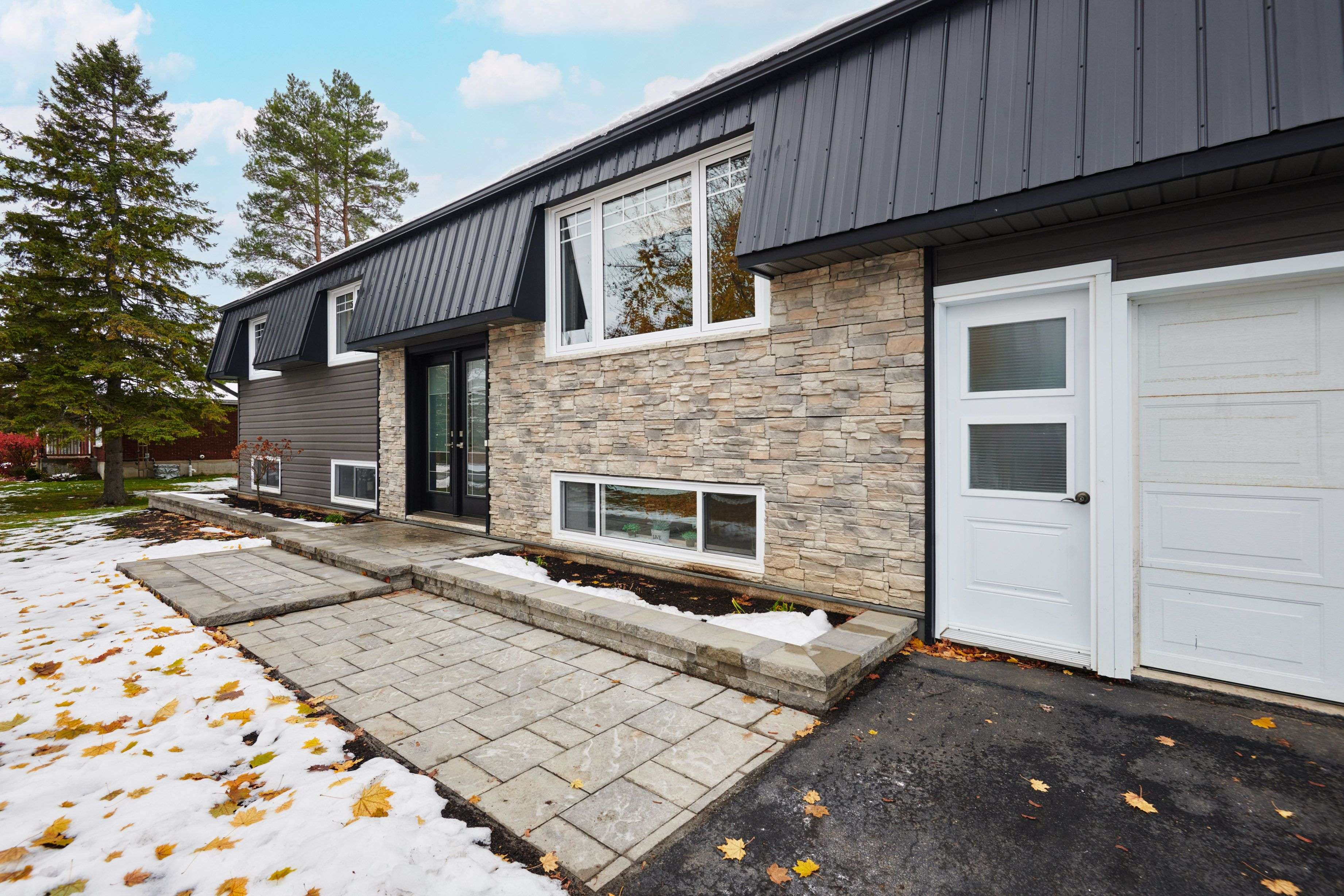 South Glengarry, ON K0C 1L0,20391 Park CRES