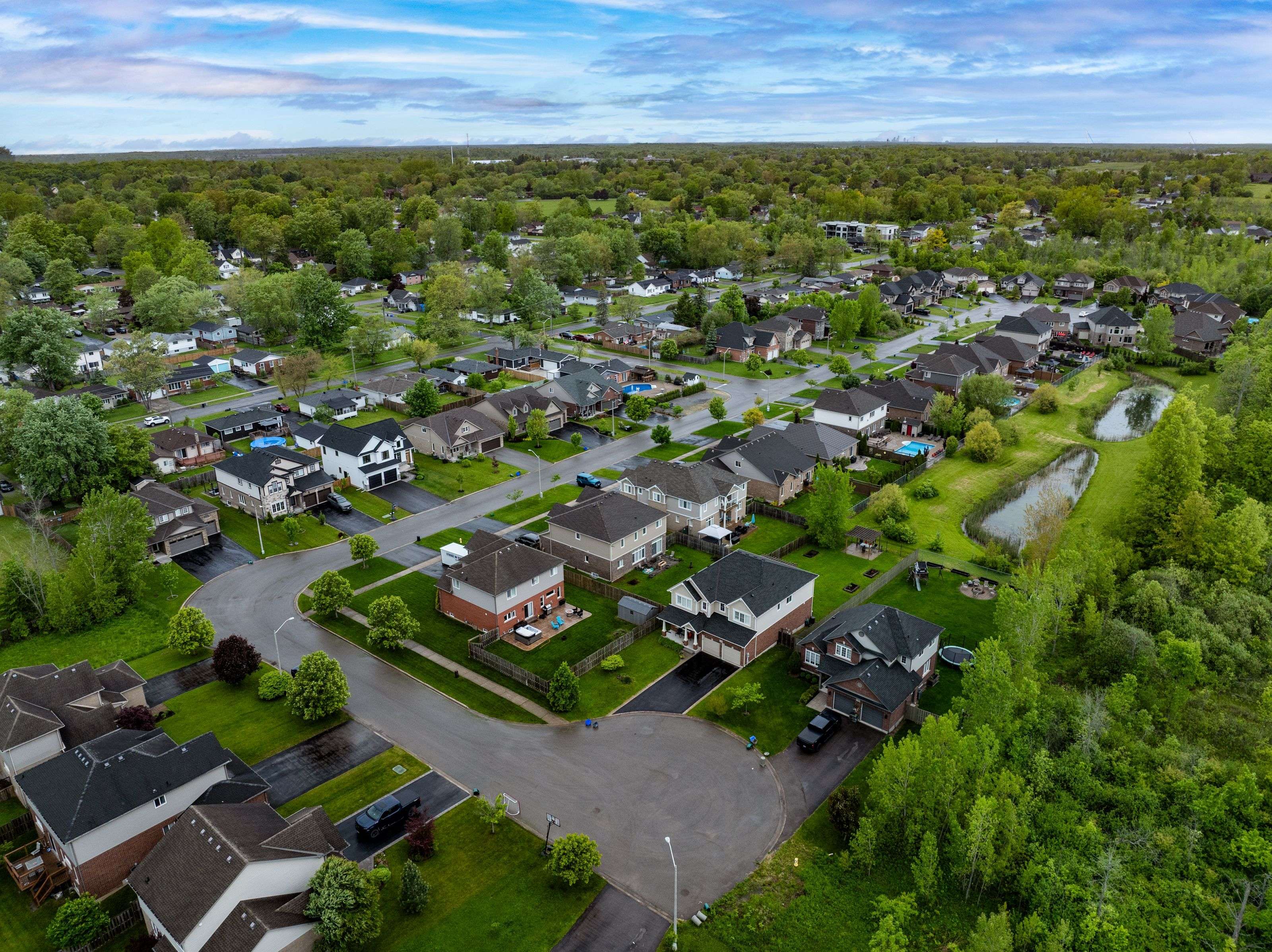 Fort Erie, ON L2A 6W1,619 Brian ST