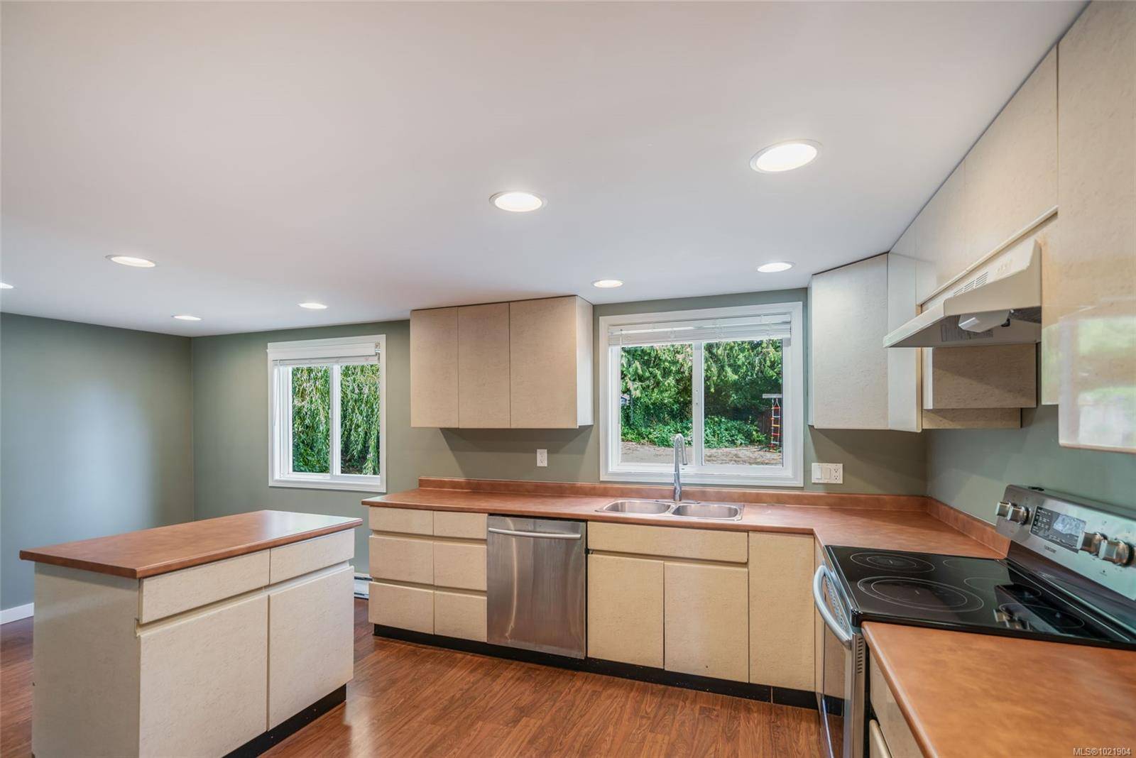 Parksville, BC V9P 1H7,338 McKinnon St